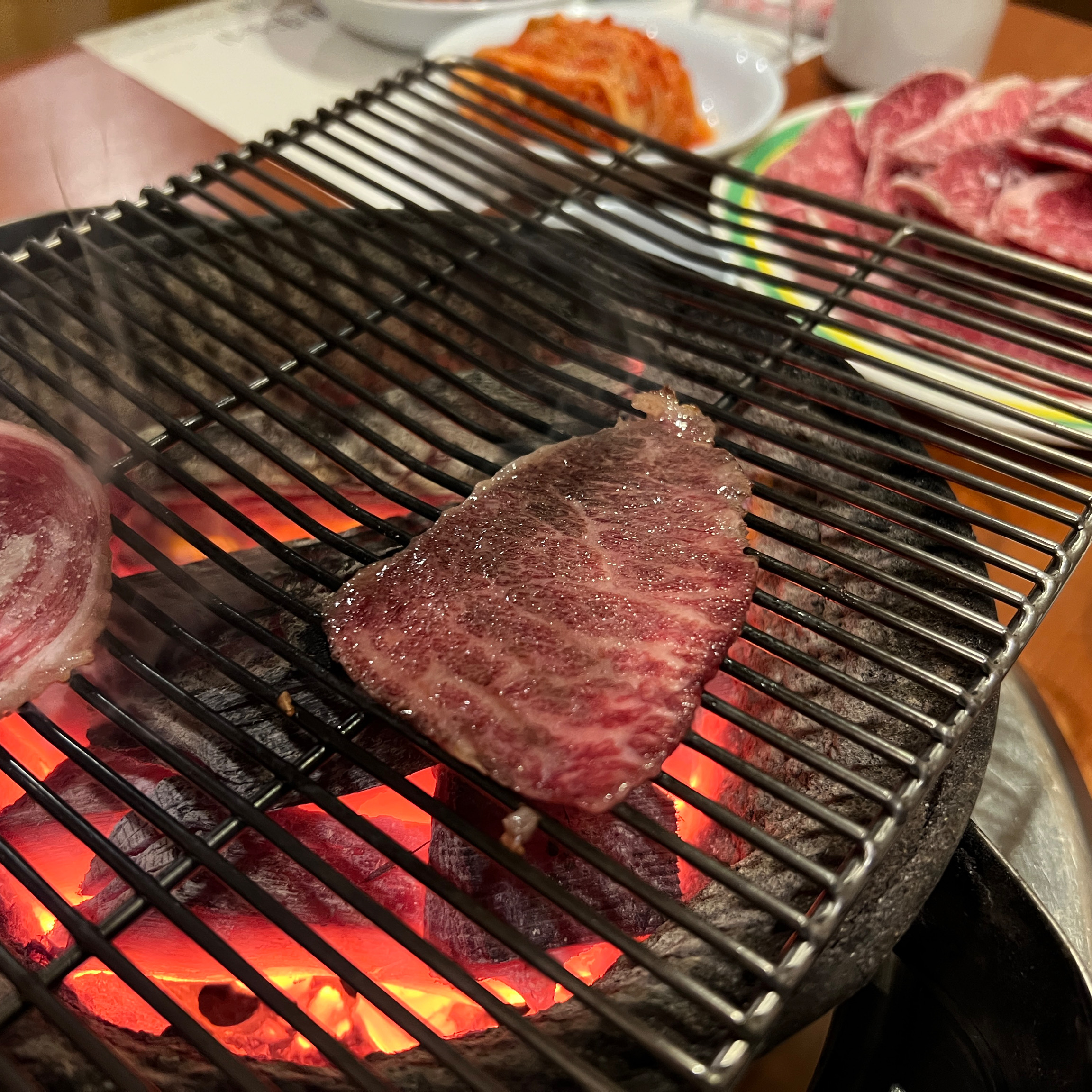 가격과 고기맛만 생각하면 안 가는 게 나아요. 장소나 분위기 등 다른 장점이 있으니 딱 한