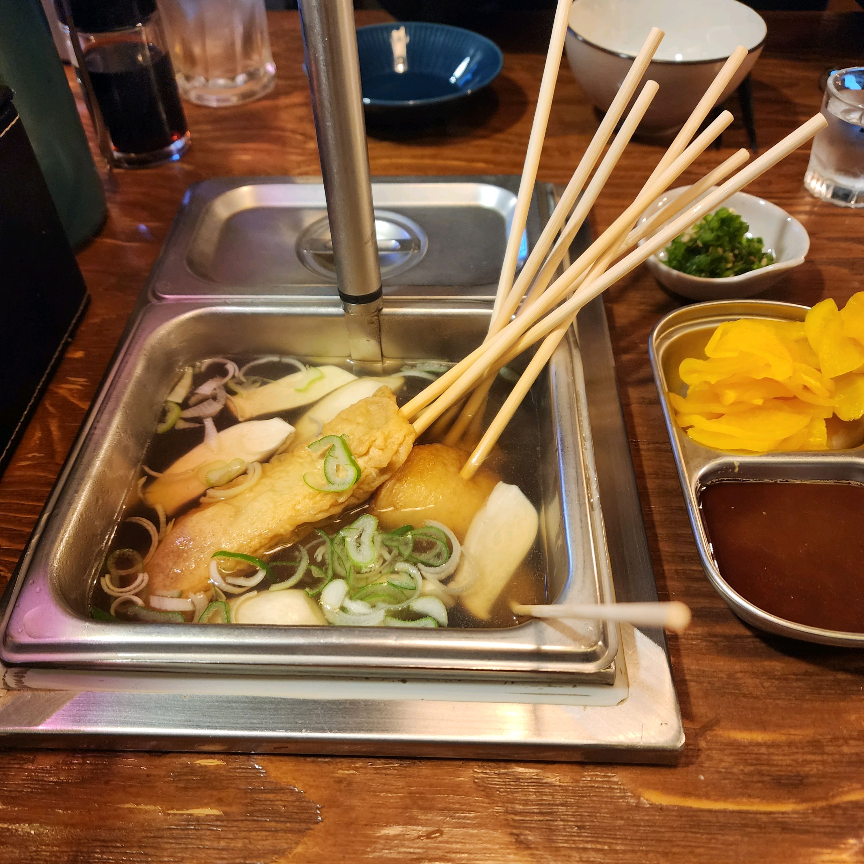 분위기도 너무 좋고 배부를때 2차로 제격인거 같아요~ 노래선곡도 좋구 추운날씨에 국물 너무