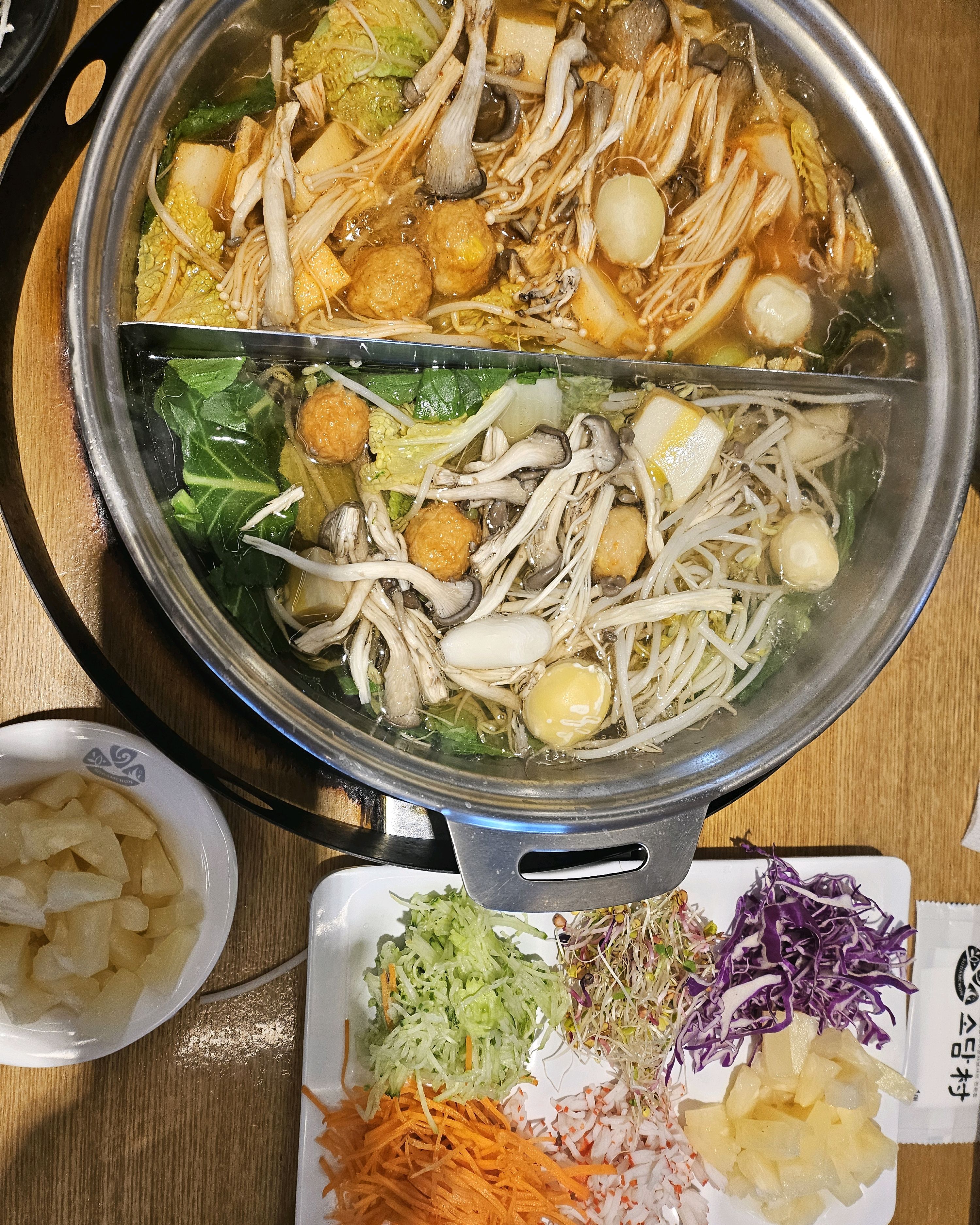날 추울때 샤브는 진리죠~여전히 맛나긴한데..3인분치고 고기양은 넘 적은게 아쉬움ㅠㅠ - 미아사거리 맛집 소담촌 미아사거리점