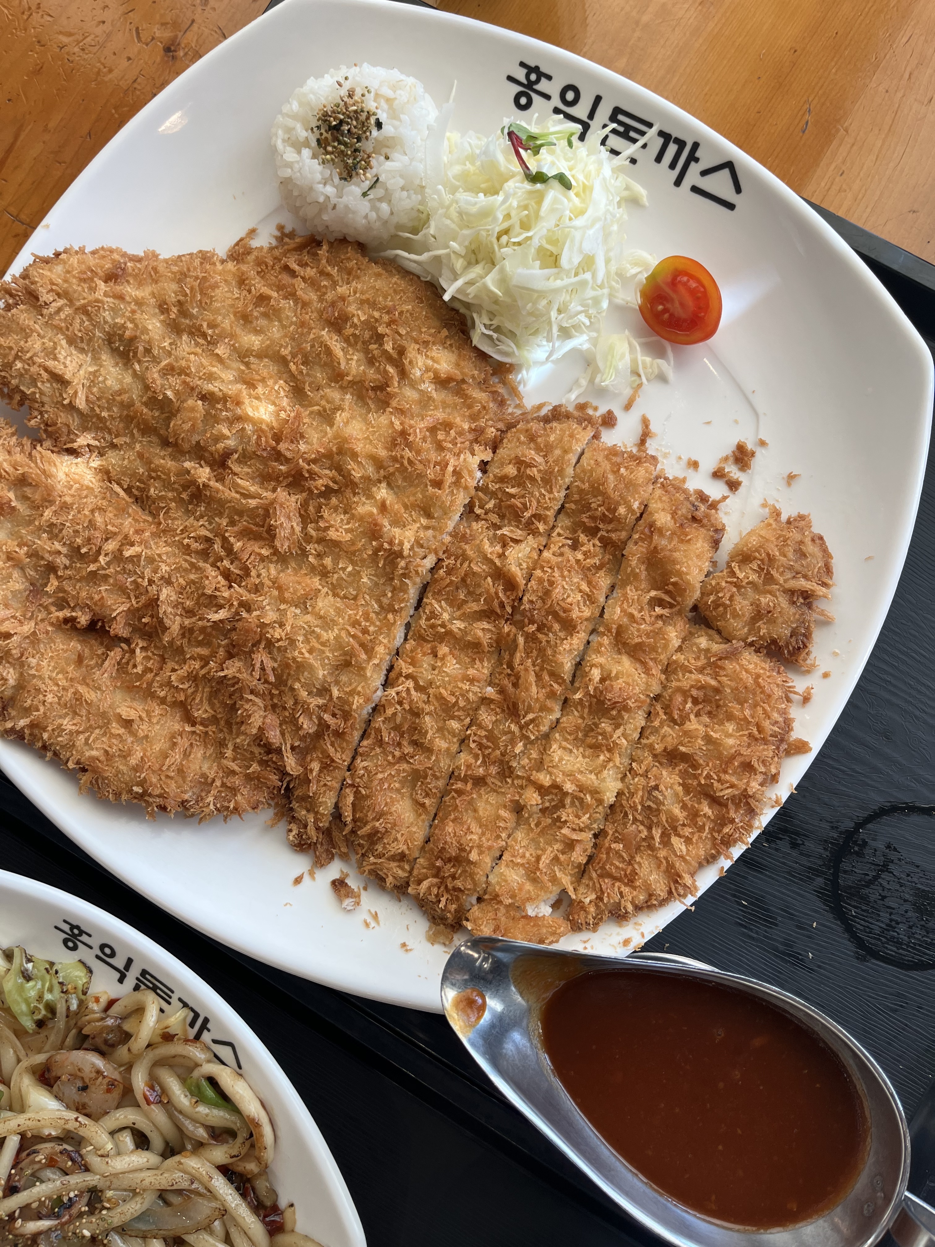 돈까스가 엄청 크고 볶음우동도 양이 많아서 배터지게 먹었습니다아😵💫 - 병점 맛집 홍익돈까스 병점점