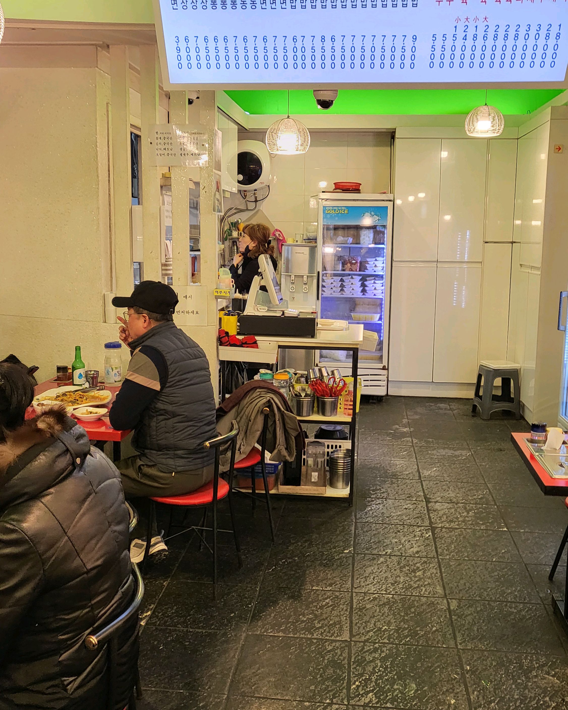 재료가 신선하며 모든 음식이 맛있고 가성비도 좋은데 양도 많아 모임하기에 제격인 장소이며 - 천호동 맛집 황실짜장 광진교4호점