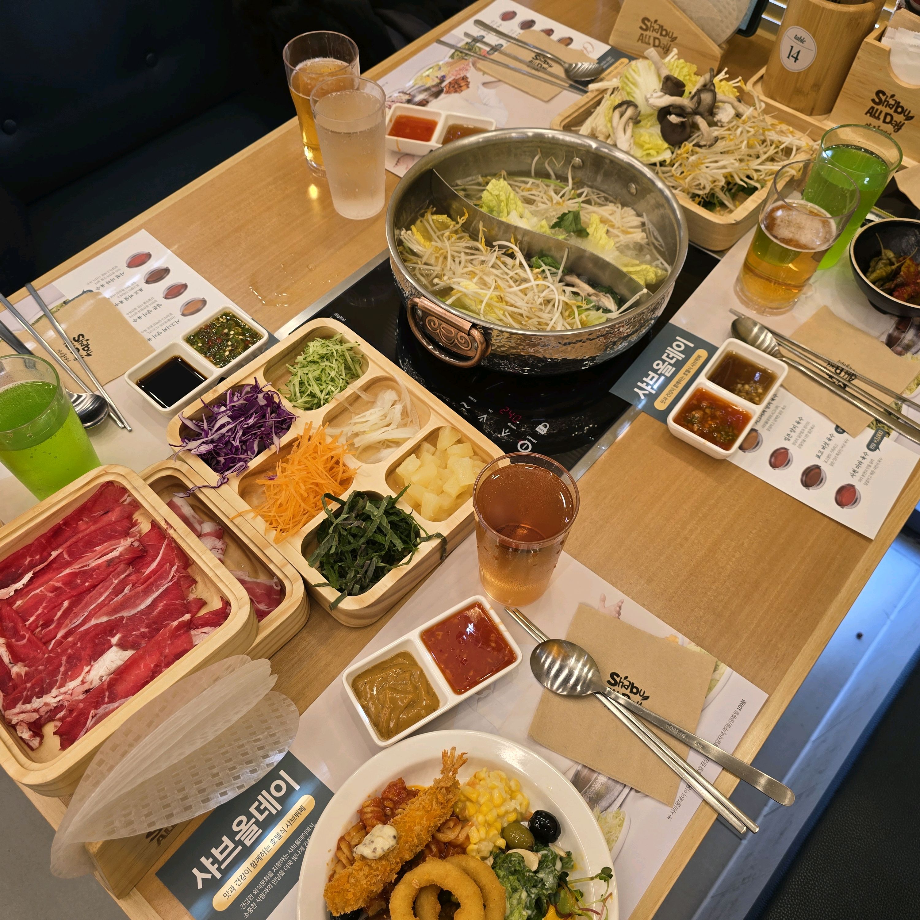 너무 자리가 좁아요 - 서울 잠실 맛집 샤브올데이 서울잠실본점