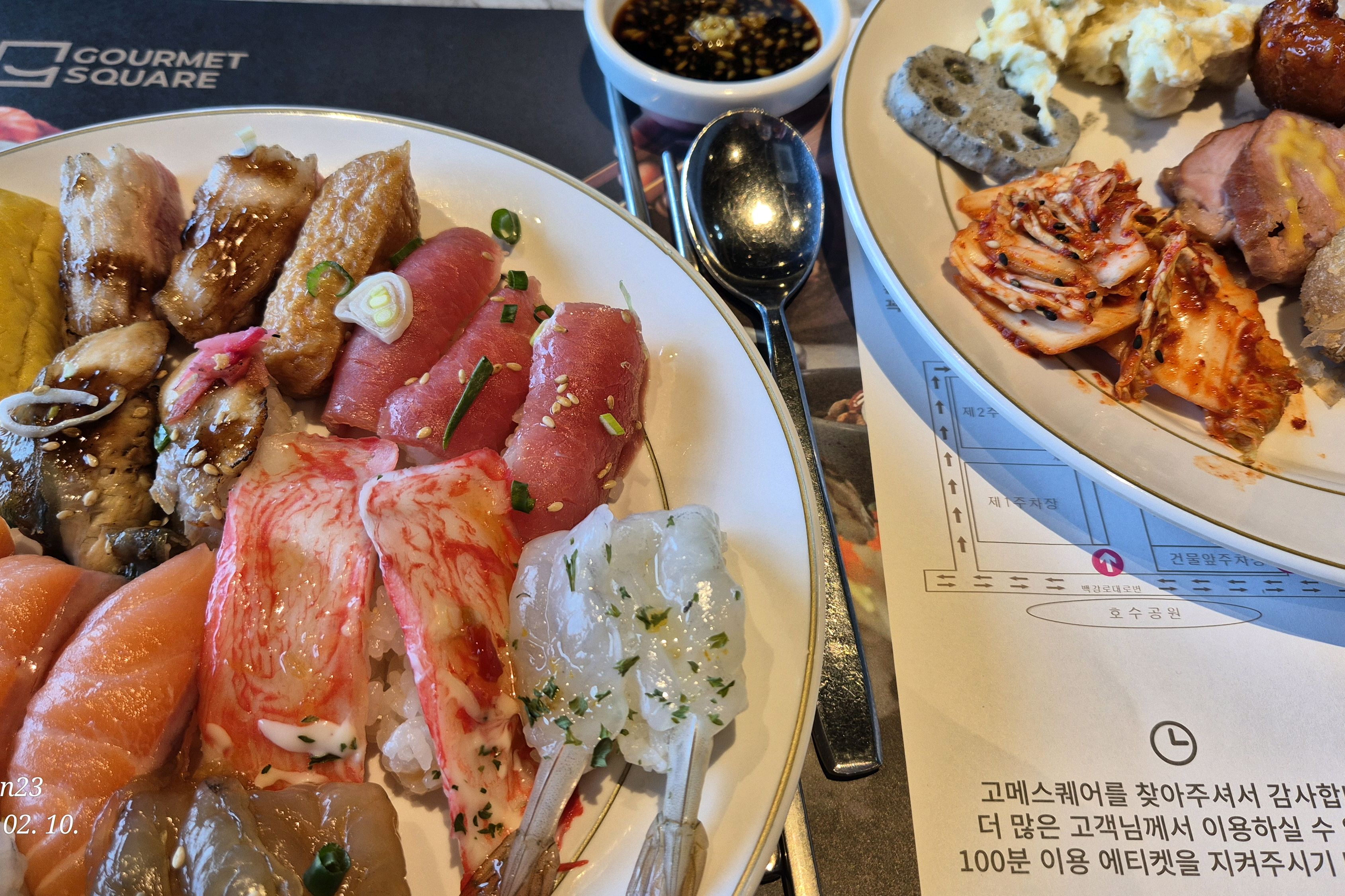 순천 갈 일이 있어 음식점 찾다가 고메스퀘어가 있길래 찾아 봤는데 매장이 깨끗하고 뷰가 엄