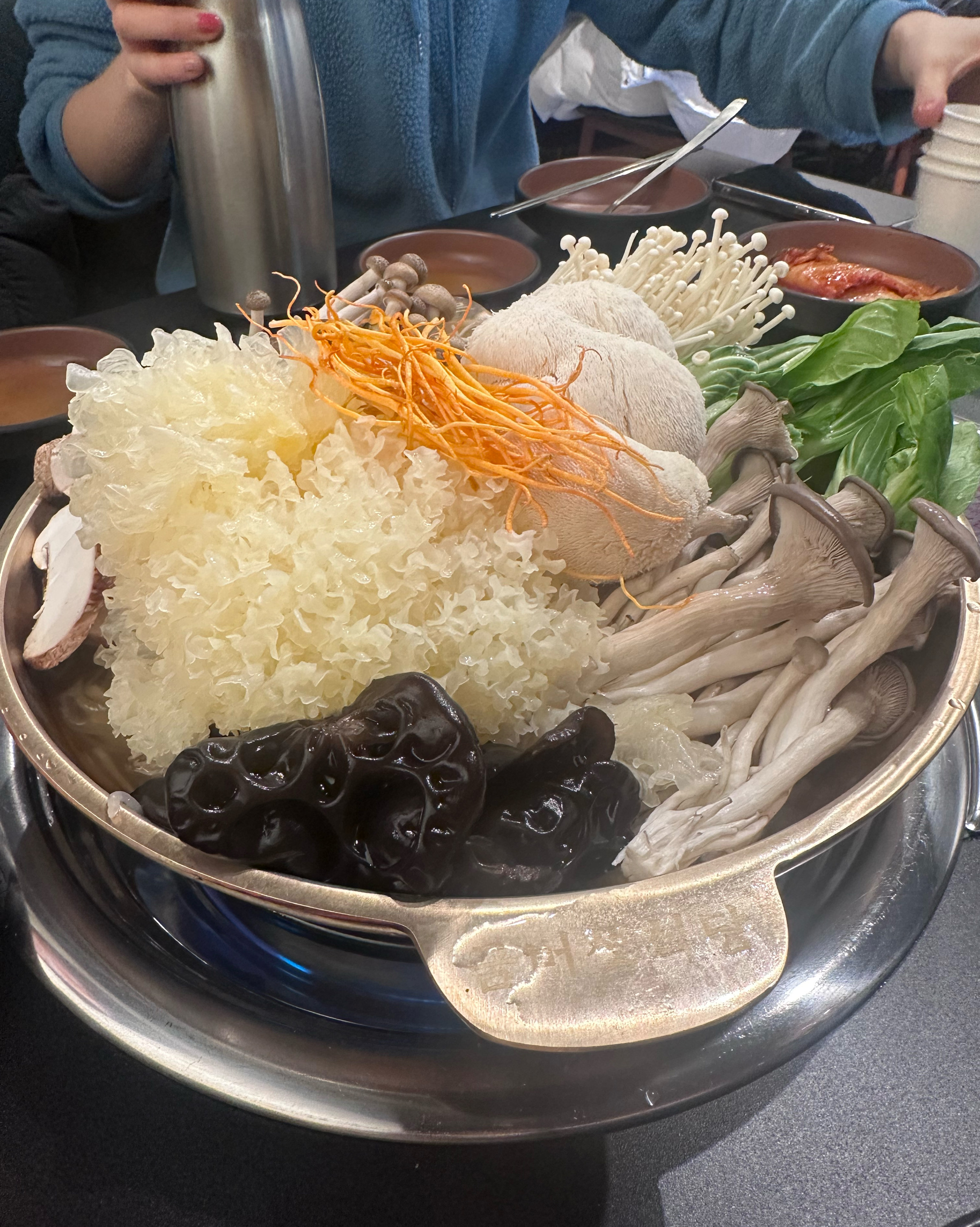 양도 푸짐 맛도 완벽 - 천호동 맛집 금버섯식당 천호본점
