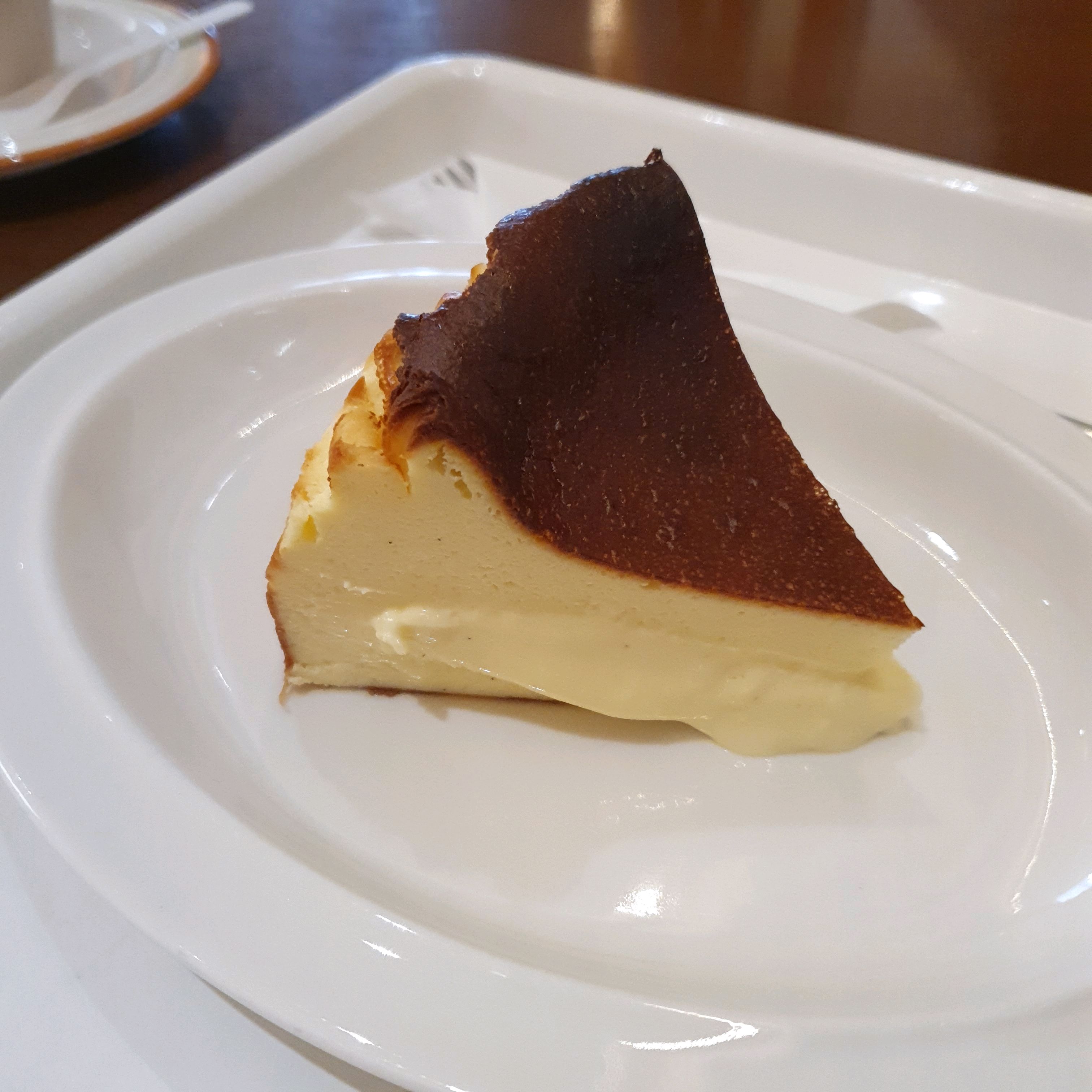 🍰오리지널 바스크 치즈케이크, 트키 소프트 아이스크림 - 압구정 맛집 트키 도산