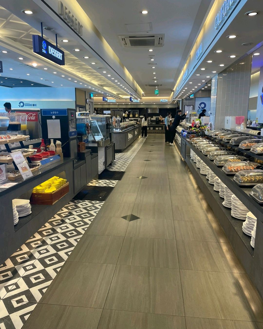 초밥 종류도 다양하고 해산물도 따로 먹을 수 있어서 좋았어요. 전복죽이랑 게장비빔밥류의 신