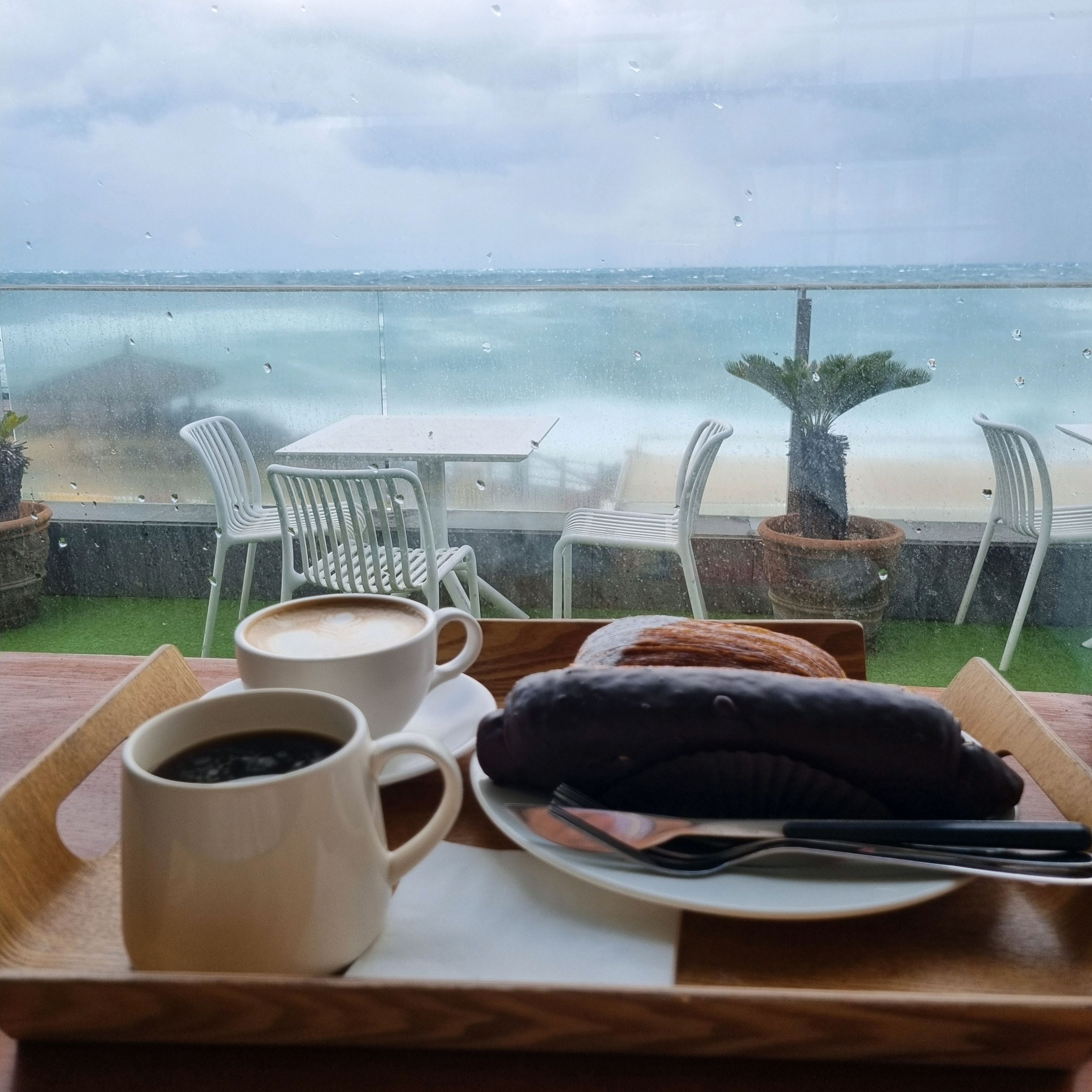 주차장에 관광버스 2대나 있더니 실내에 사람도 많은 날이었네요. - 제주 맛집 외도339