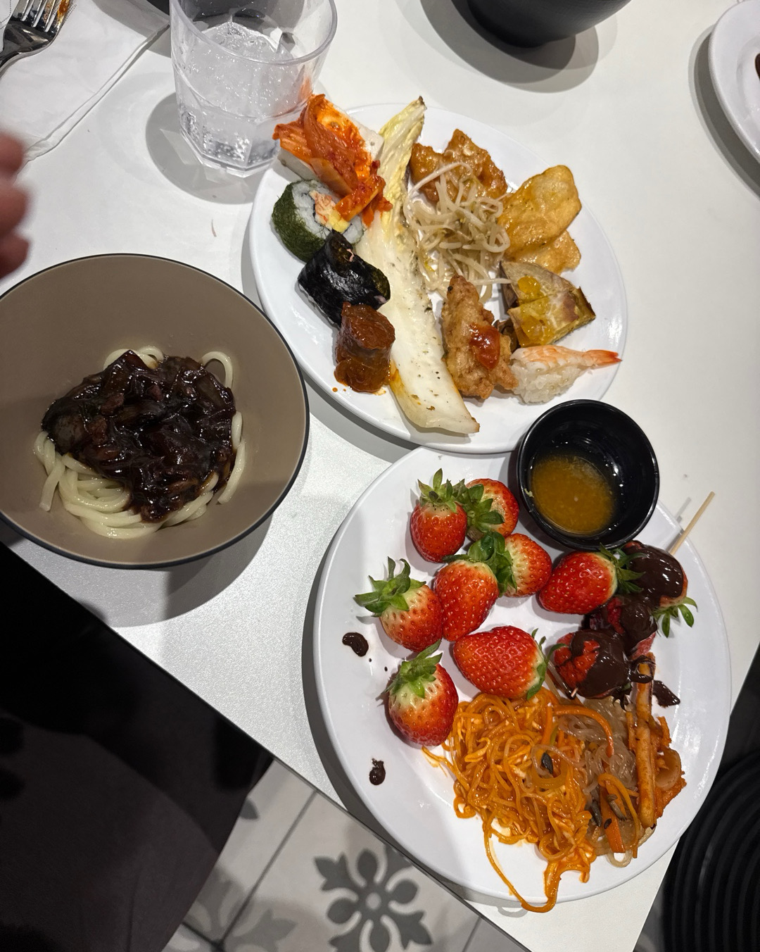 와우 회전이 잘돼서 음식이 따끈해요 딸기도 실해서 달고 맛있어요 - 죽전 맛집 애슐리퀸즈 스타필드마켓 죽전점