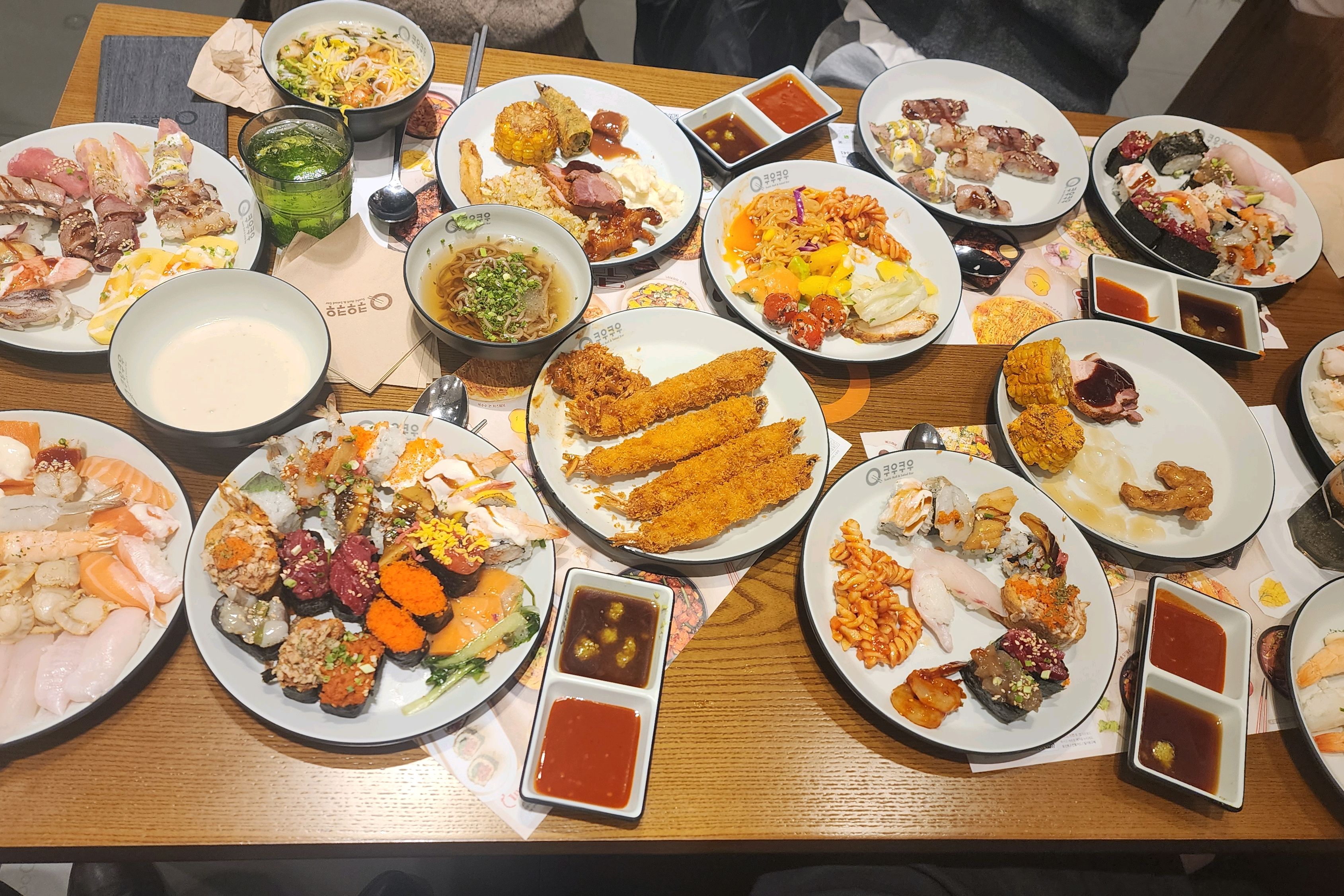 평일이지만 졸업시즌이라 바글바글 사람이 많았어요 - 울산 중구 맛집 쿠우쿠우 울산중구점