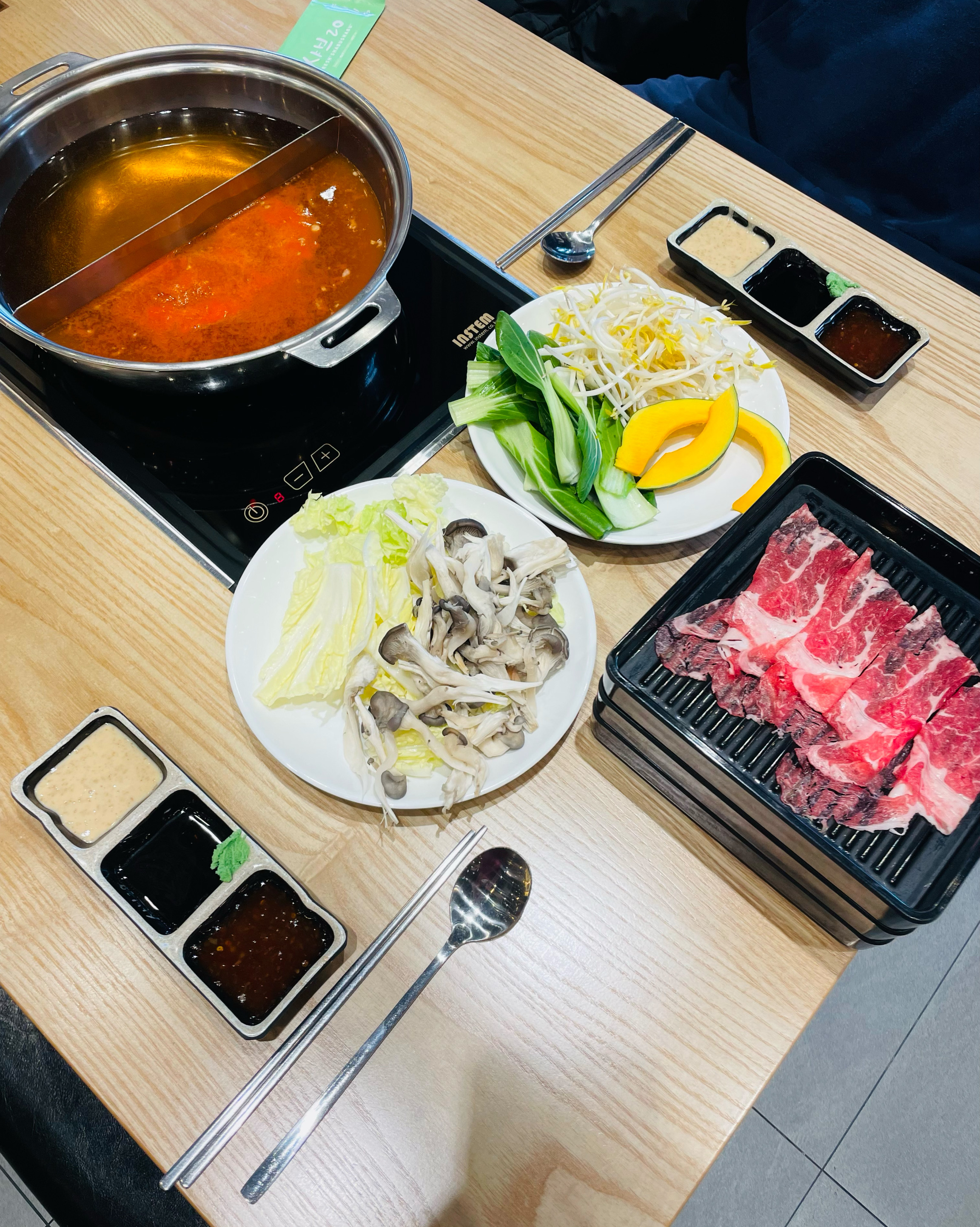 24년도 연말에 손님이 너무 많아 못먹었어서 주말오픈시간 맞춰갔어요~ 얼큰+가쓰오부시 선택