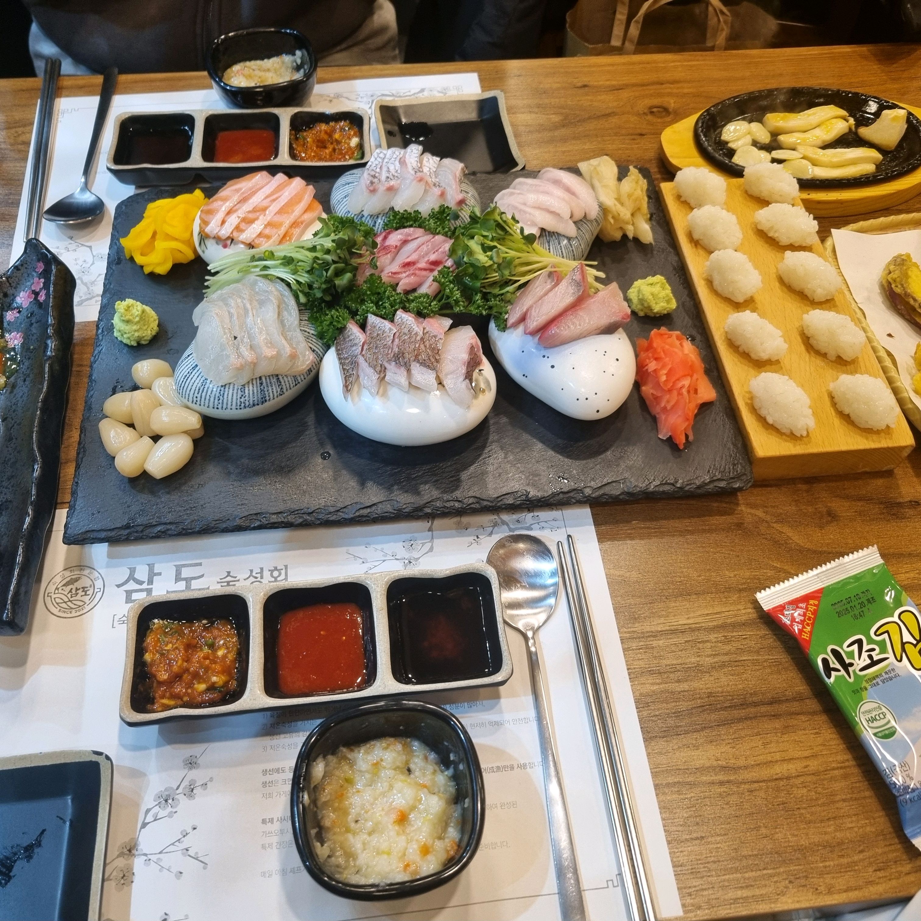 이런곳 처음와봤는데 진짜 너~무 맛있고 기대 이상이에요!!광어도 너무 쫄깃허고 홍민어는 처