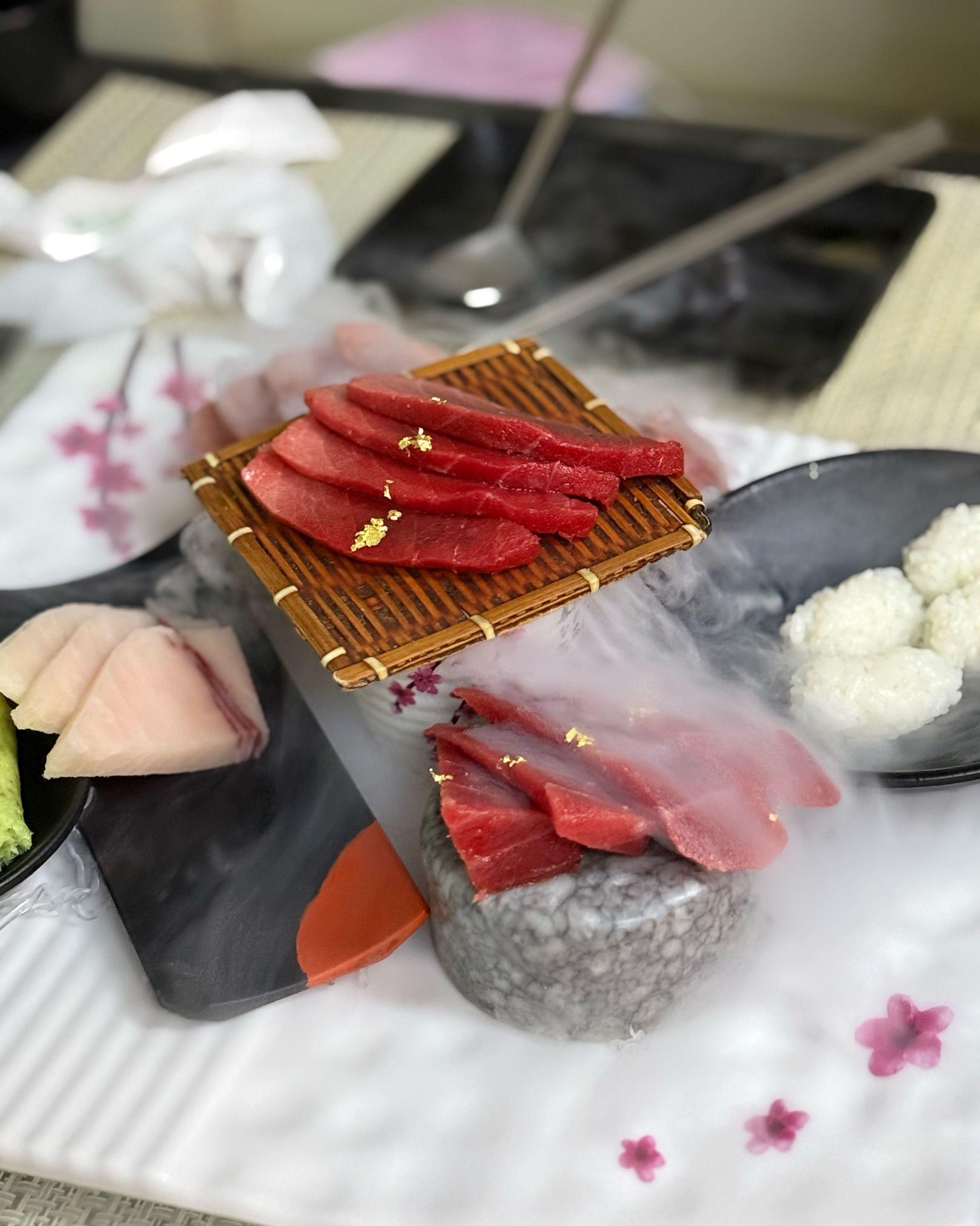 참치가 무한리필이라서 마음껏 먹을수 있는데 게다가 너무 부드러워서 맛있어서 좋았고 스끼다시