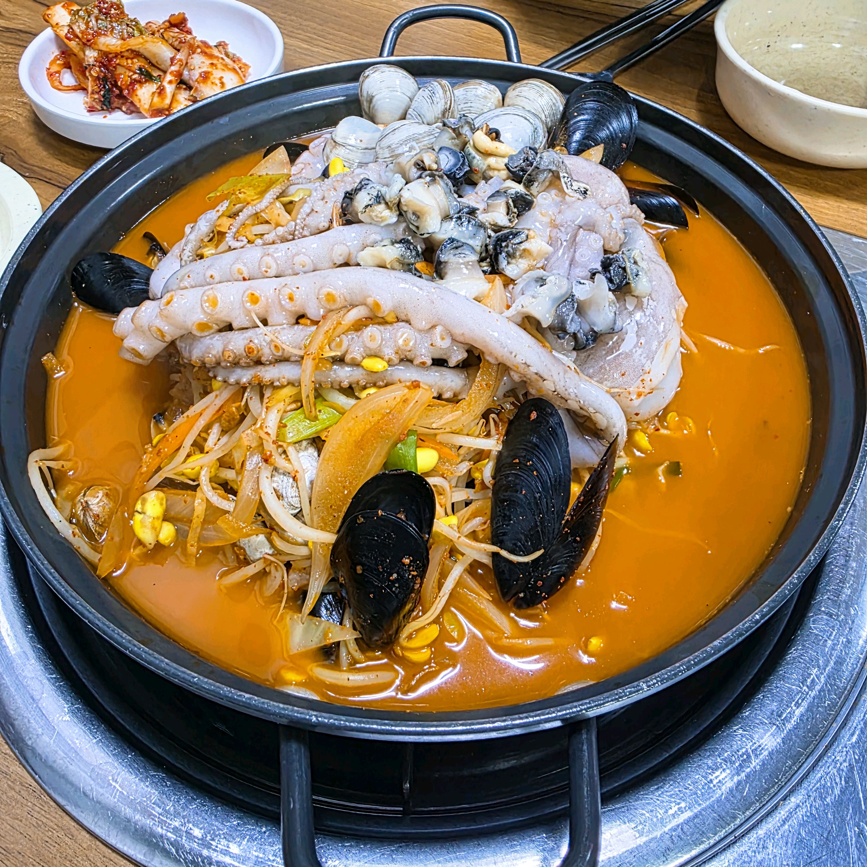 주말 저녁식사 브레이크타임 오픈하고 5시가 조금넘어 테이블링 등록했는데도 대기번호 31번.