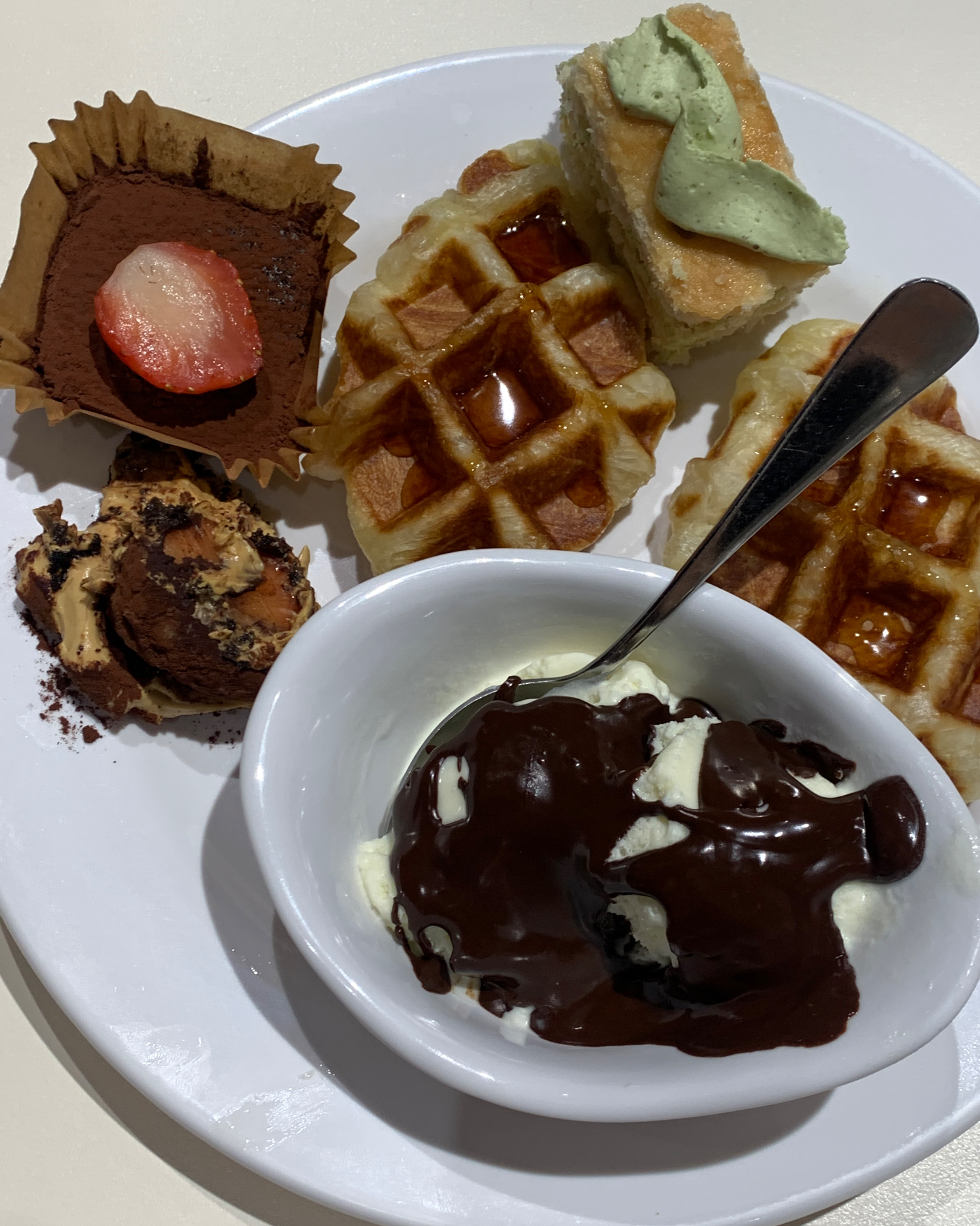 애슐리 매장이 넓고 자리가 편해서 친구들이랑 수다 떨면서 먹기 좋아요! - 수완지구 맛집 애슐리퀸즈 롯데아울렛 광주수완점