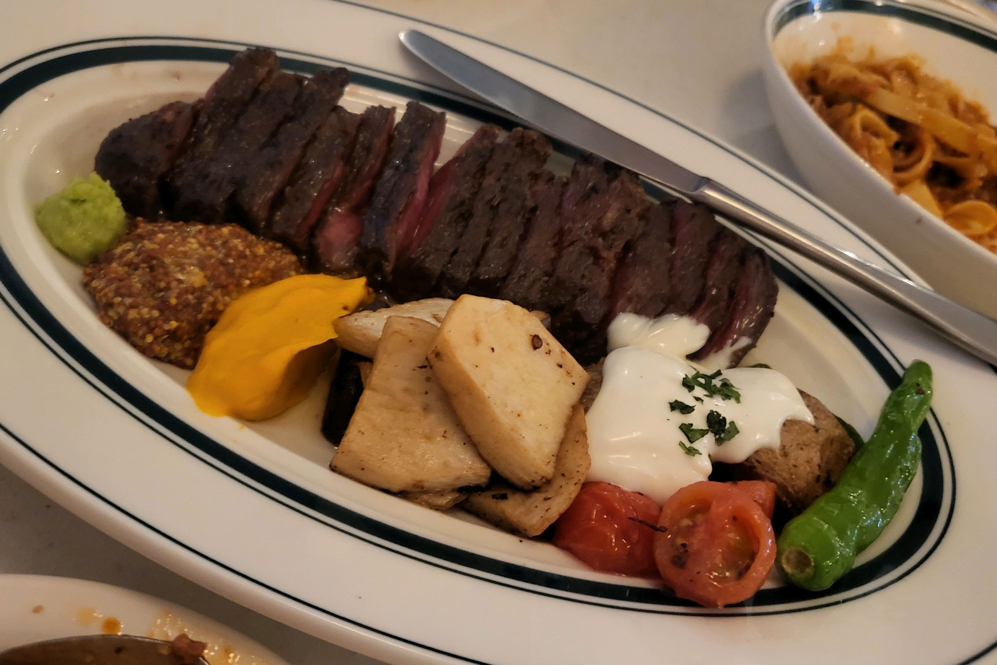 바질오일파스타 파인데 라구파스타 너무 맛있어서 한번 더 시켜 먹었어요:) - 범계 맛집 포크너 범계점