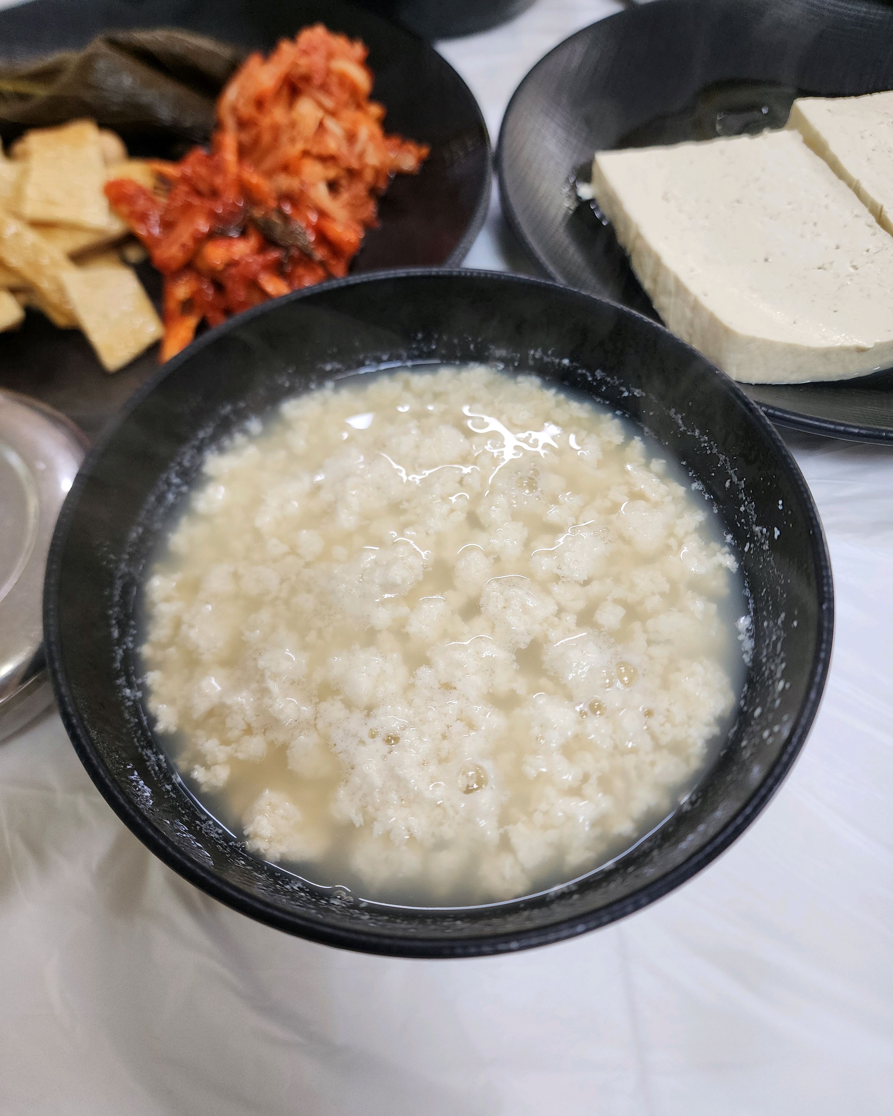 순두부 백반을 주문했더니만 전부 다. 리필이 가능합니다. 두부도 리필이 가능하고 순두부도