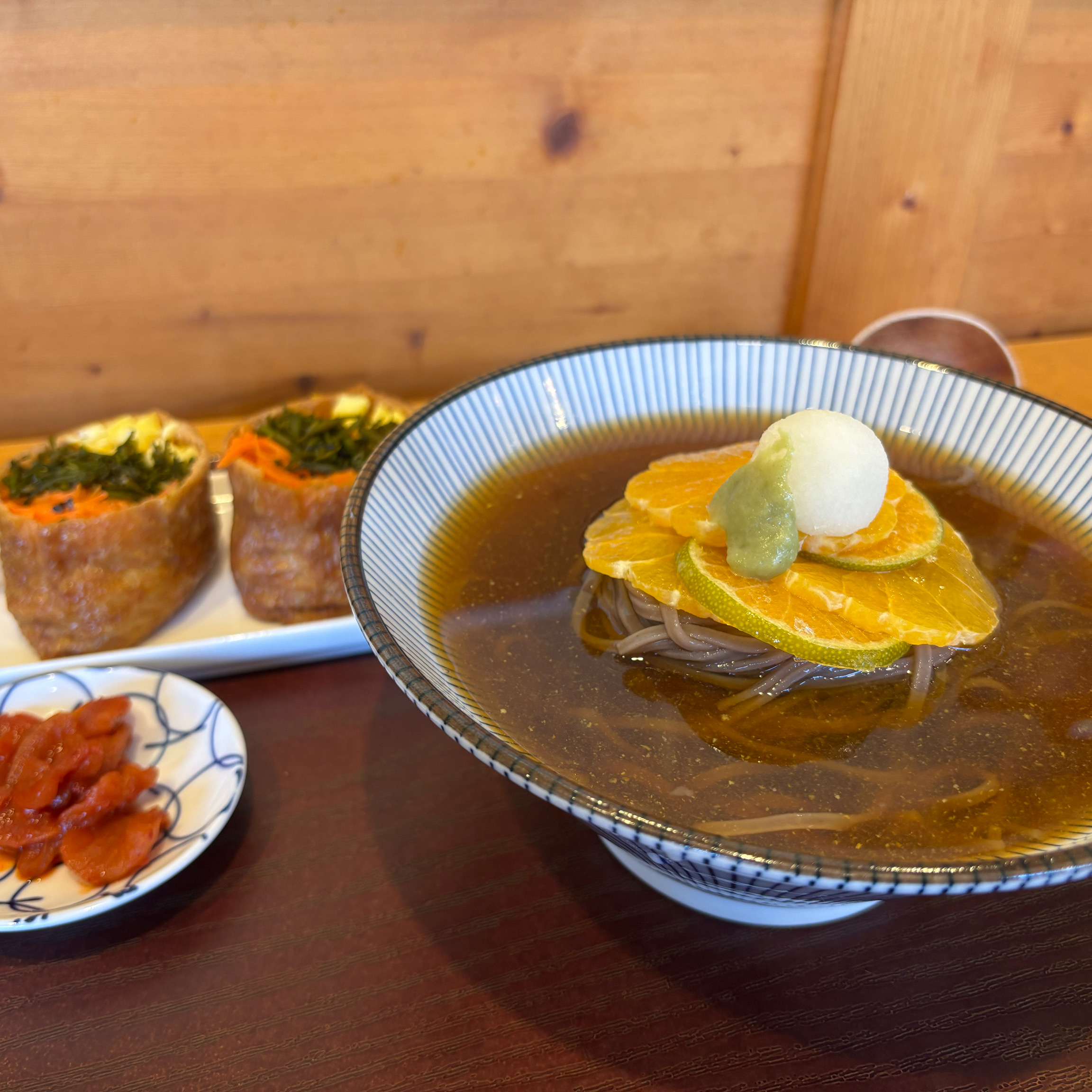 추운데 칼국수를 먹을까 살짝 고민하다 들어갔지만 좋은 선택이었던 것으로 - 제주 맛집 도토리키친 본점