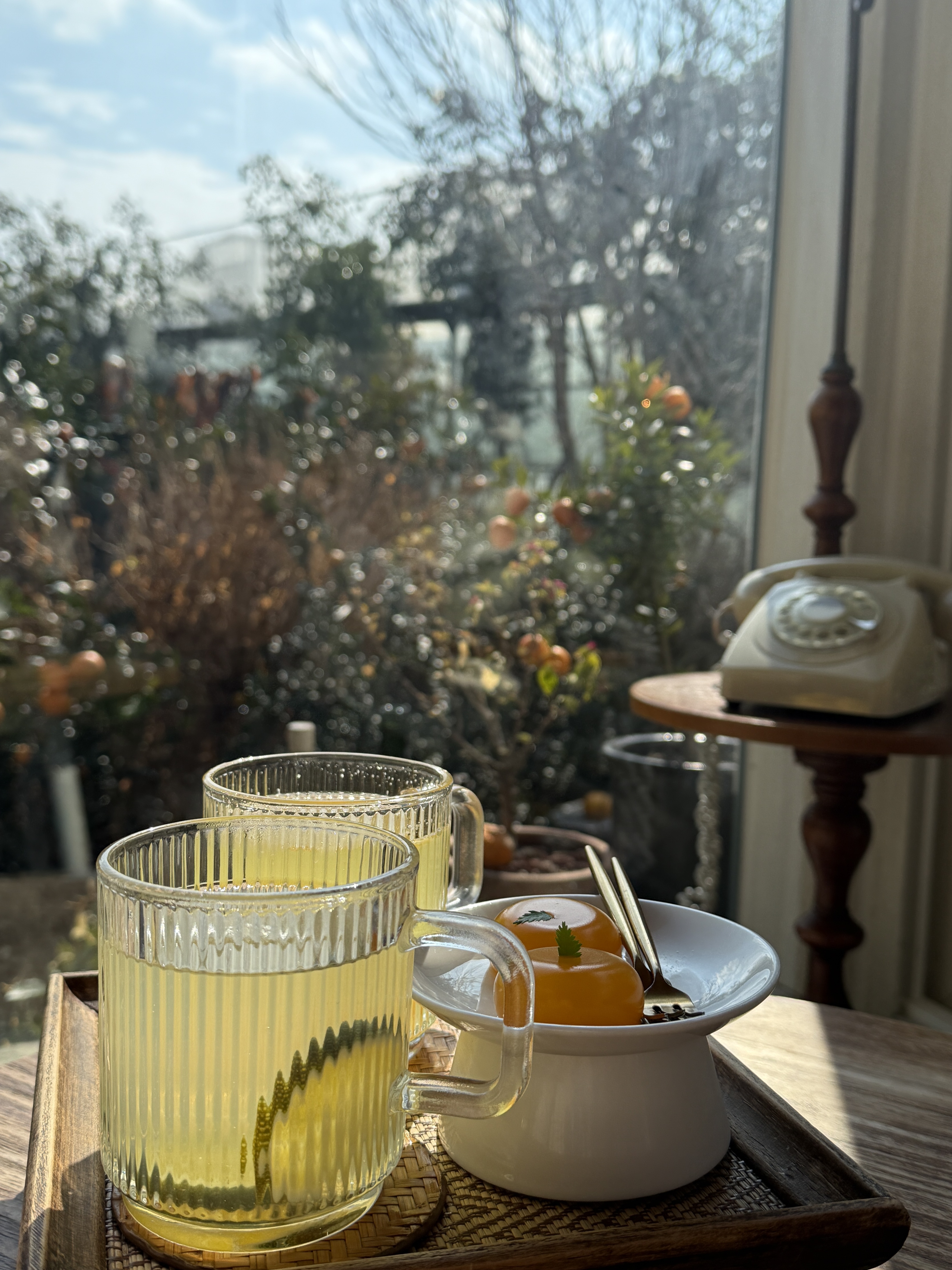 사진 잘나오고 아기자기 한데 손님이 거의 중국인이네요... - 제주 맛집 카페 귤꽃다락