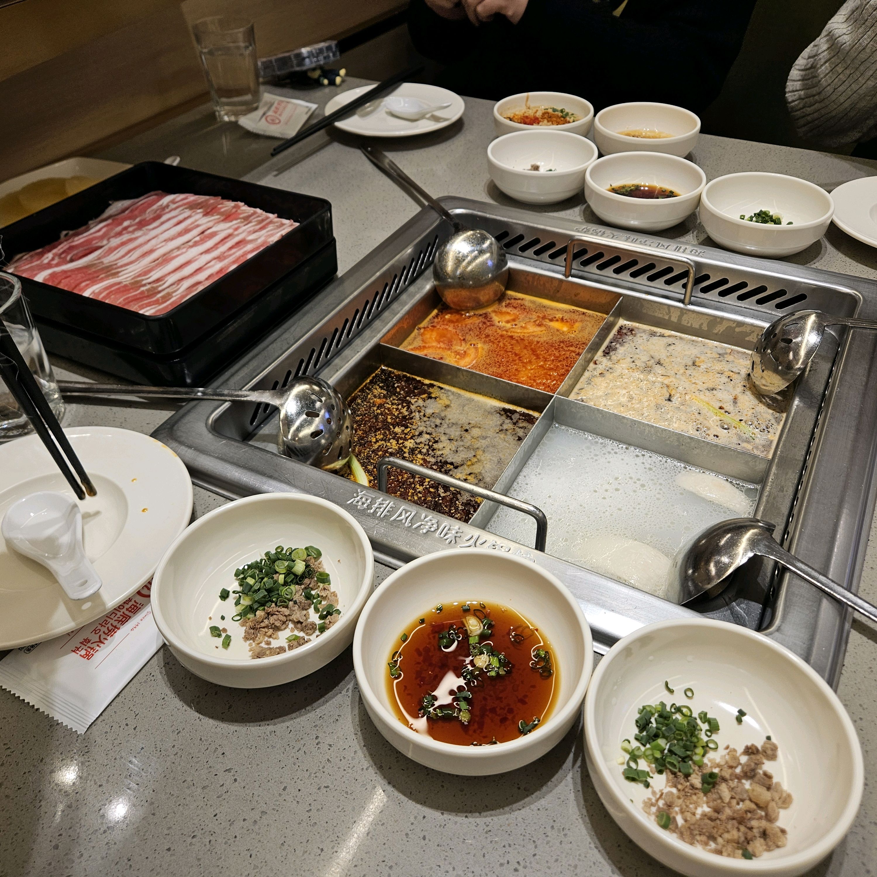 자극적인 만큼 확실히 맛있긴 합니다. 하지만 역시나 하이디라오 짱 비싸네요..☆ - 영등포 맛집 하이디라오 영등포지점