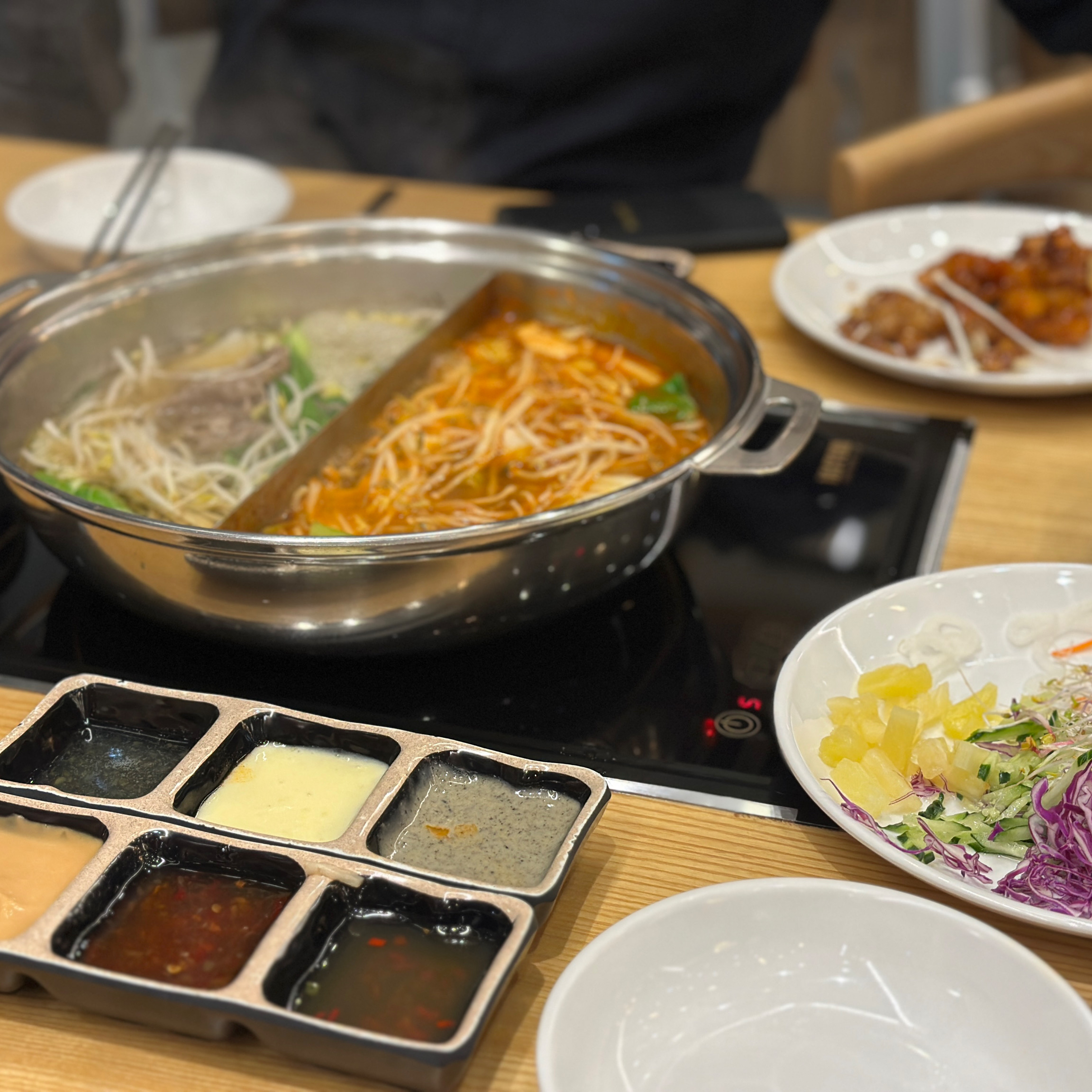 가성비 최고에요 엄마가 샤브샤브를 좋아하셔서 함께 방문했는데 종류도 다양하고 만족스러웠어요