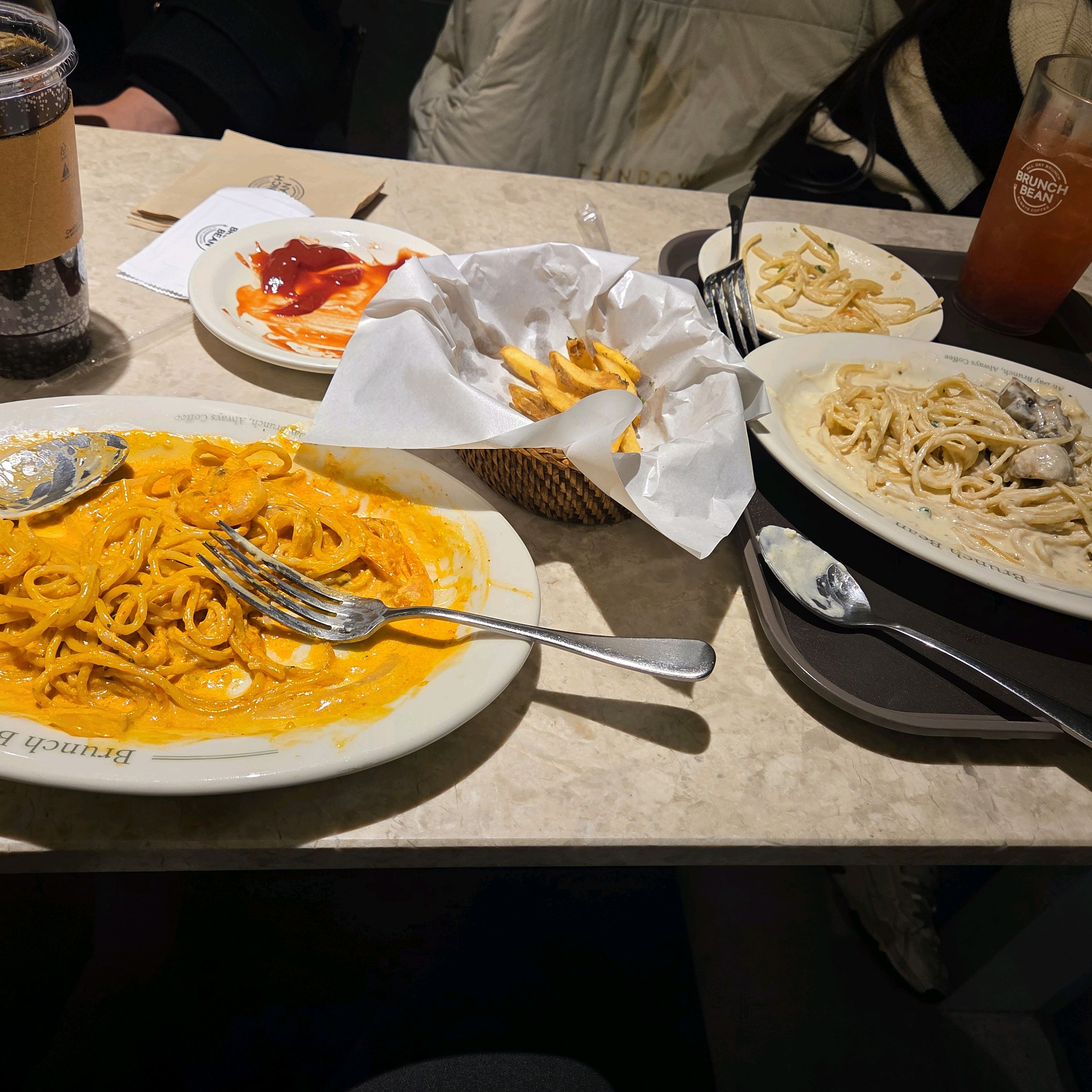 덜 삶아진 면에 소스와 전혀 어울리지 않는 조리 - 구월동 맛집 브런치빈 구월점