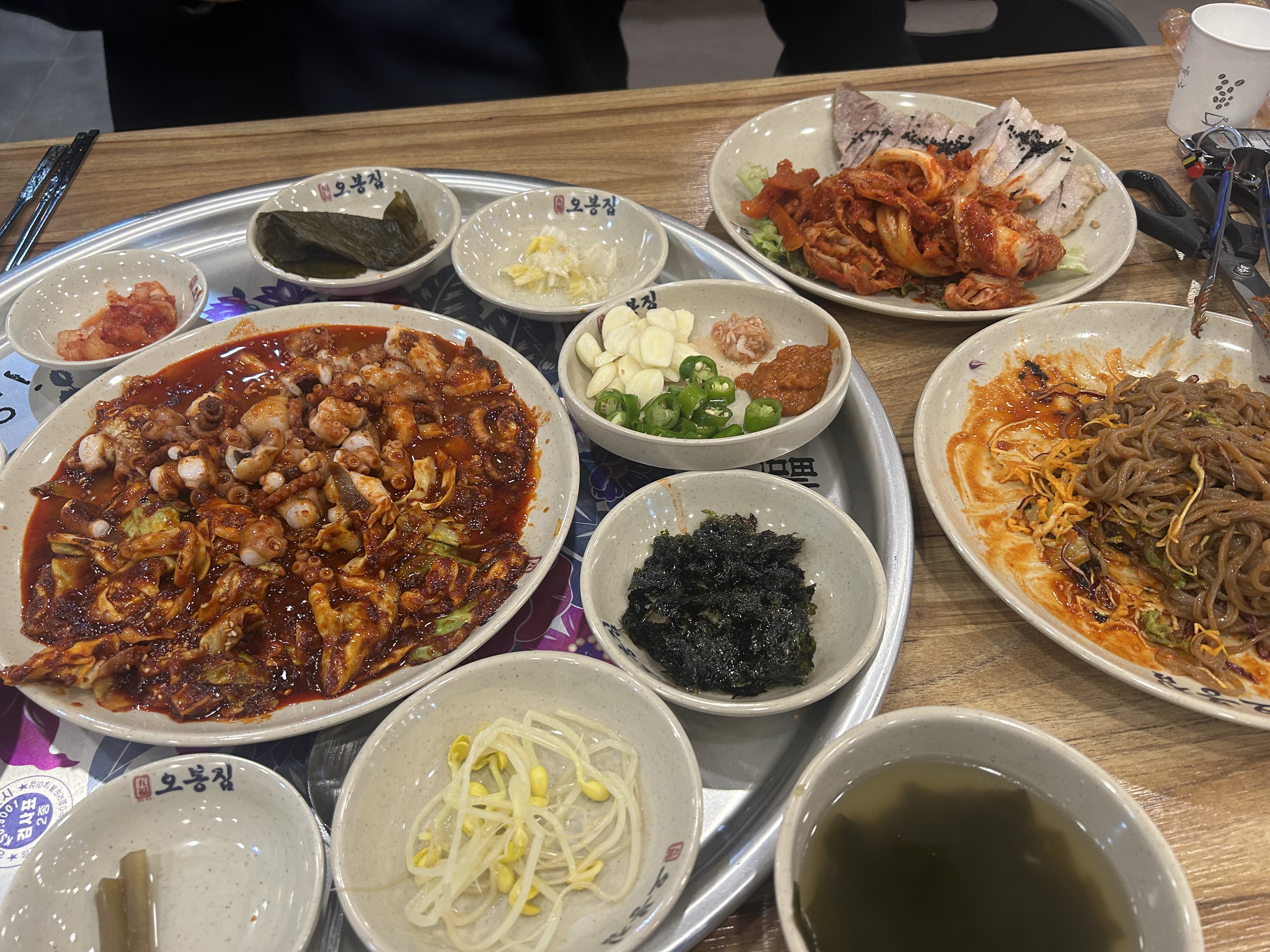 너무 맛있어요 재방문 의사 가득합니다. 맛집이에요 완전 추천합니다. 낙지볶음이랑 보쌈 둘다