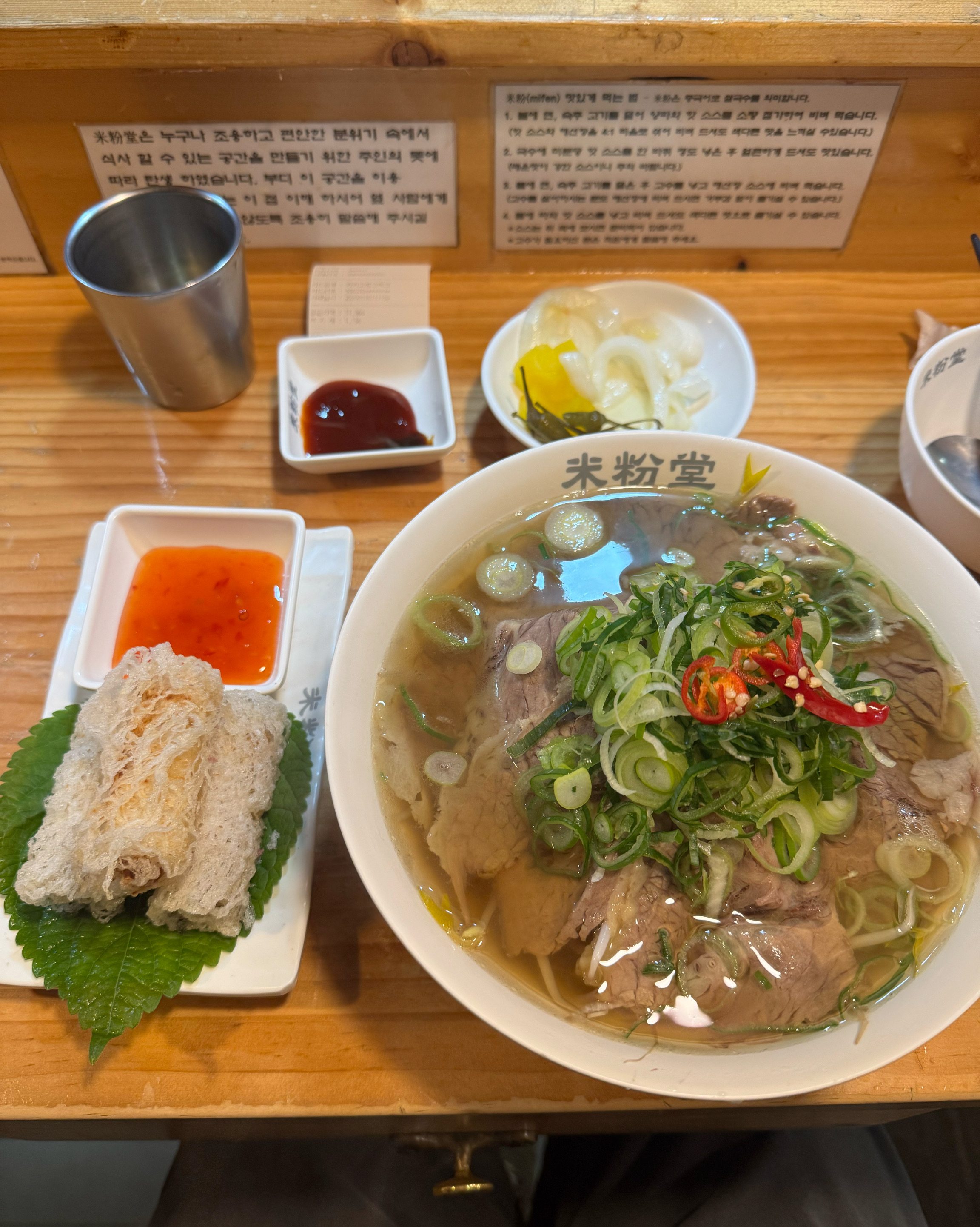 오랜만에 방문했는데 여전히 맛있습니다~! 면과 숙주추가도 가능해서 배부르게 잘 먹었습니다