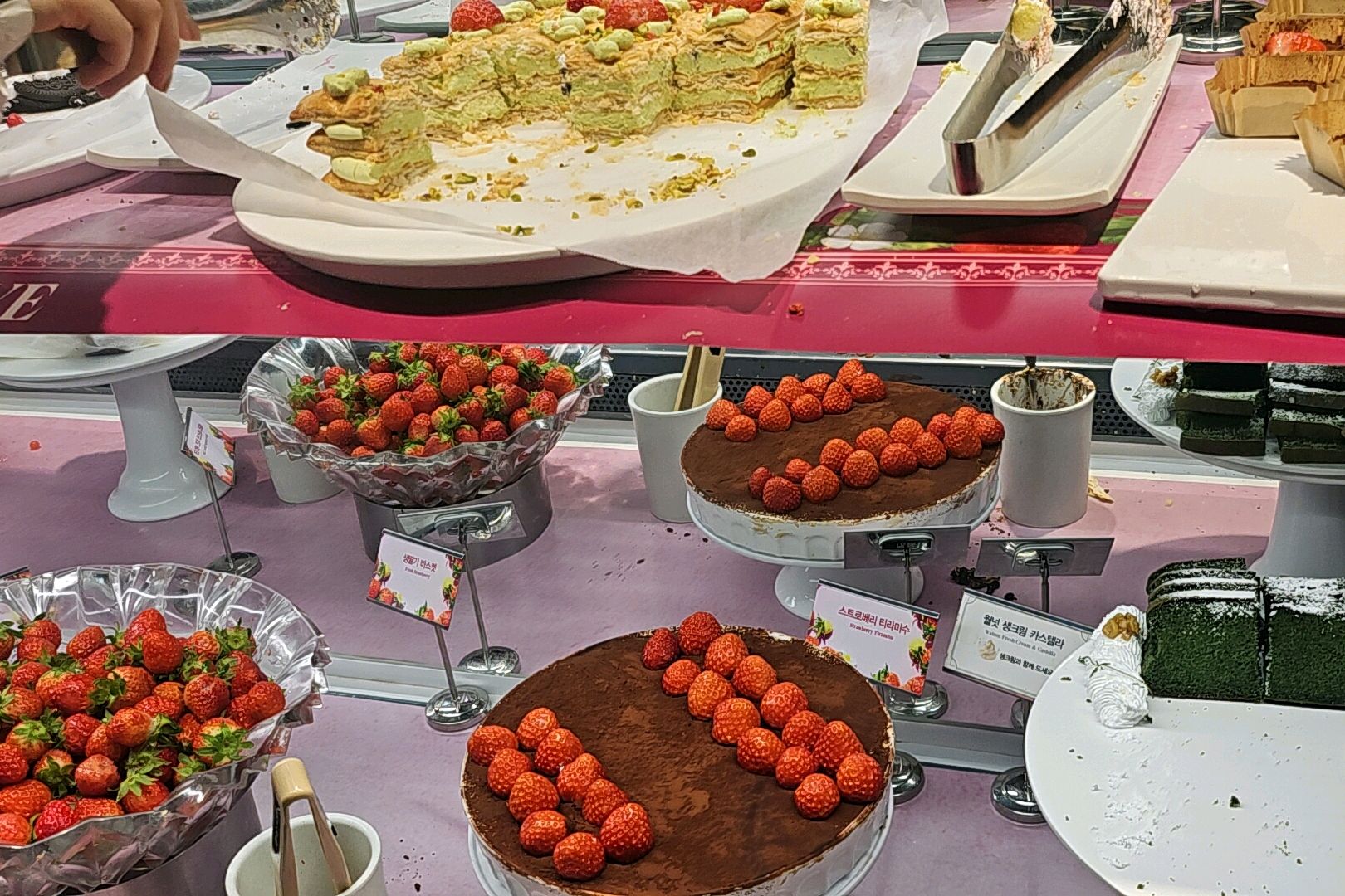 딸기축제라 입이 행복해요 - 광주 유스퀘어 맛집 애슐리퀸즈 광주유스퀘어점