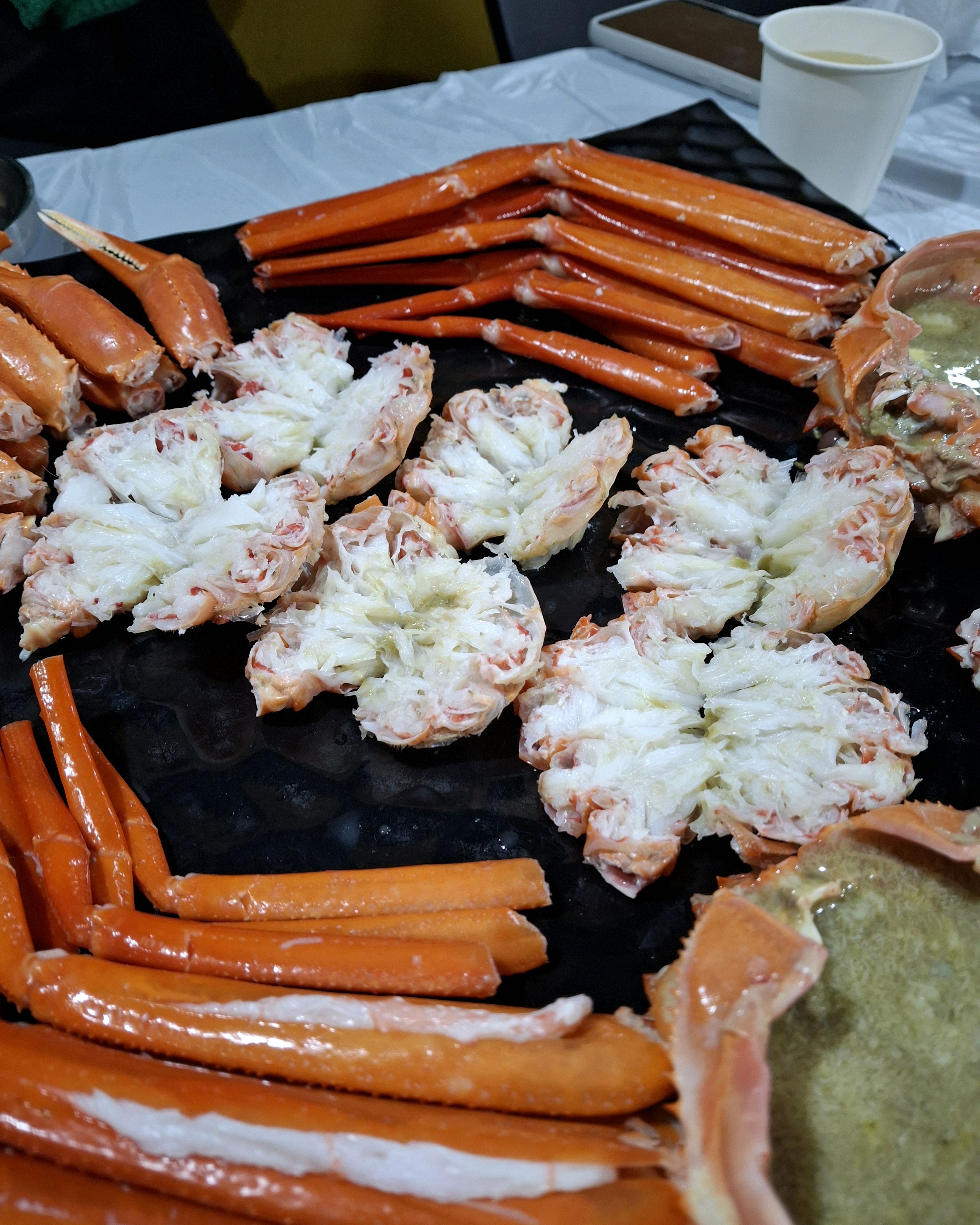 실속세트 먹으러 왔는데 아바이순대와 게튀김도 나오고 홍게도 너무 맛잇어요!! 손질도 직접