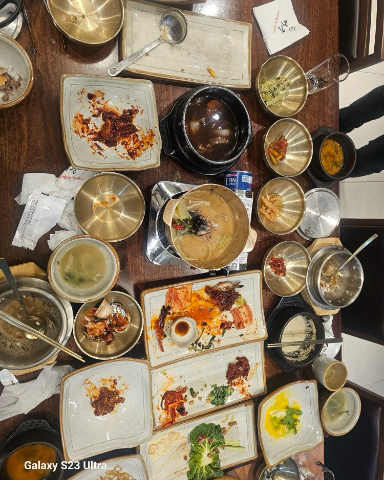 분위기 좋고 음식이 넘 맛있다는 직장 동요의 추천을 받고 친구랑둘이서 씬메누<<귀중한