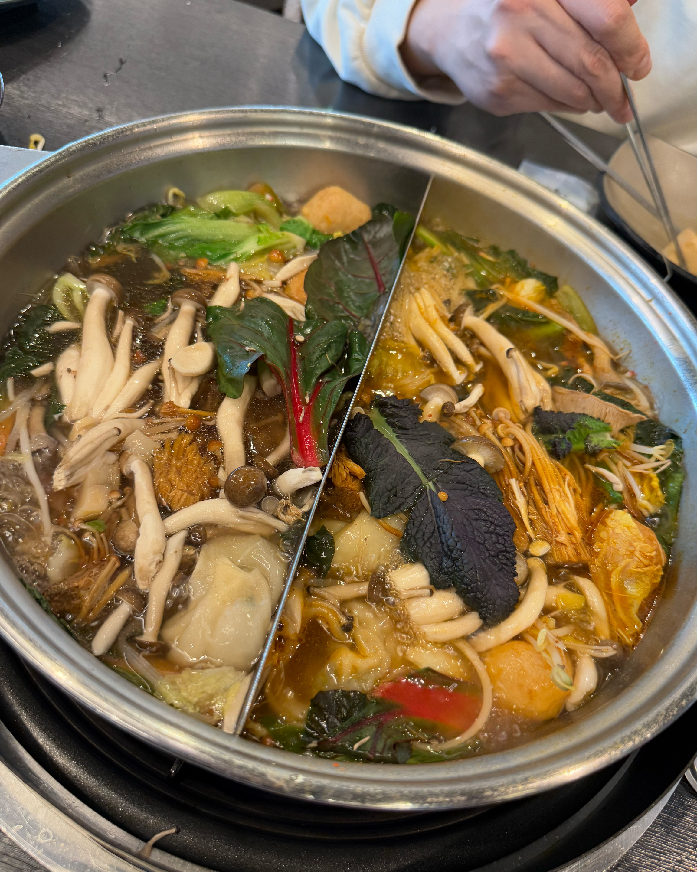 소담촌 다른 지점이랑 다른 거 같아요. 더 신선하고 맛있습니다. 아이스크림도 엄청 맛있네요