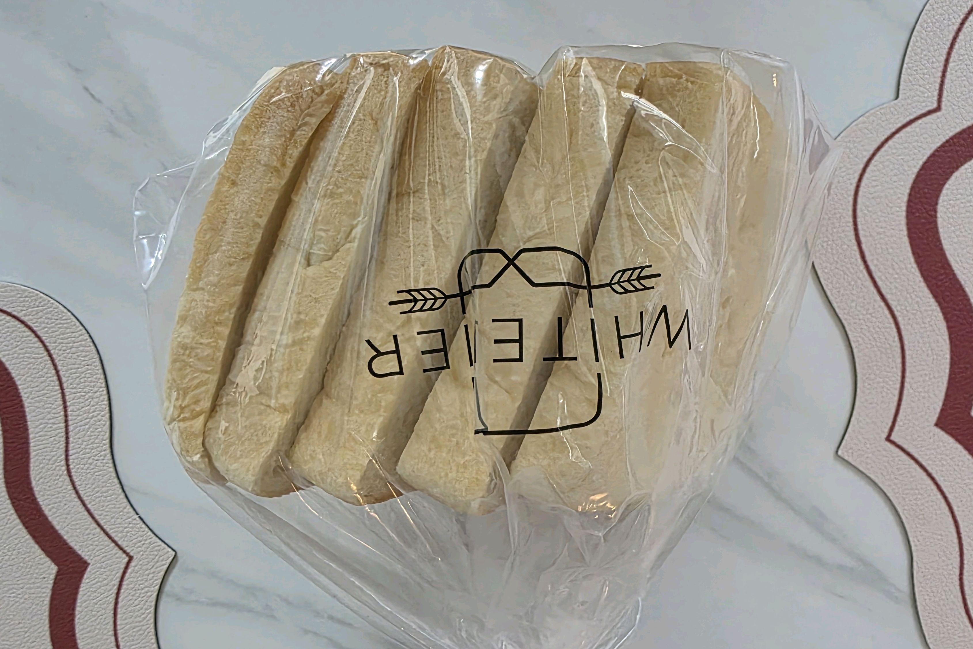 쫀득하고 촉촉하고 맛있어요. 얼그레이잼 먹고 깜짝놀랐네요. 바로 잼 2개도 같이 샀어요. - 안동 맛집 화이트리에 안동점