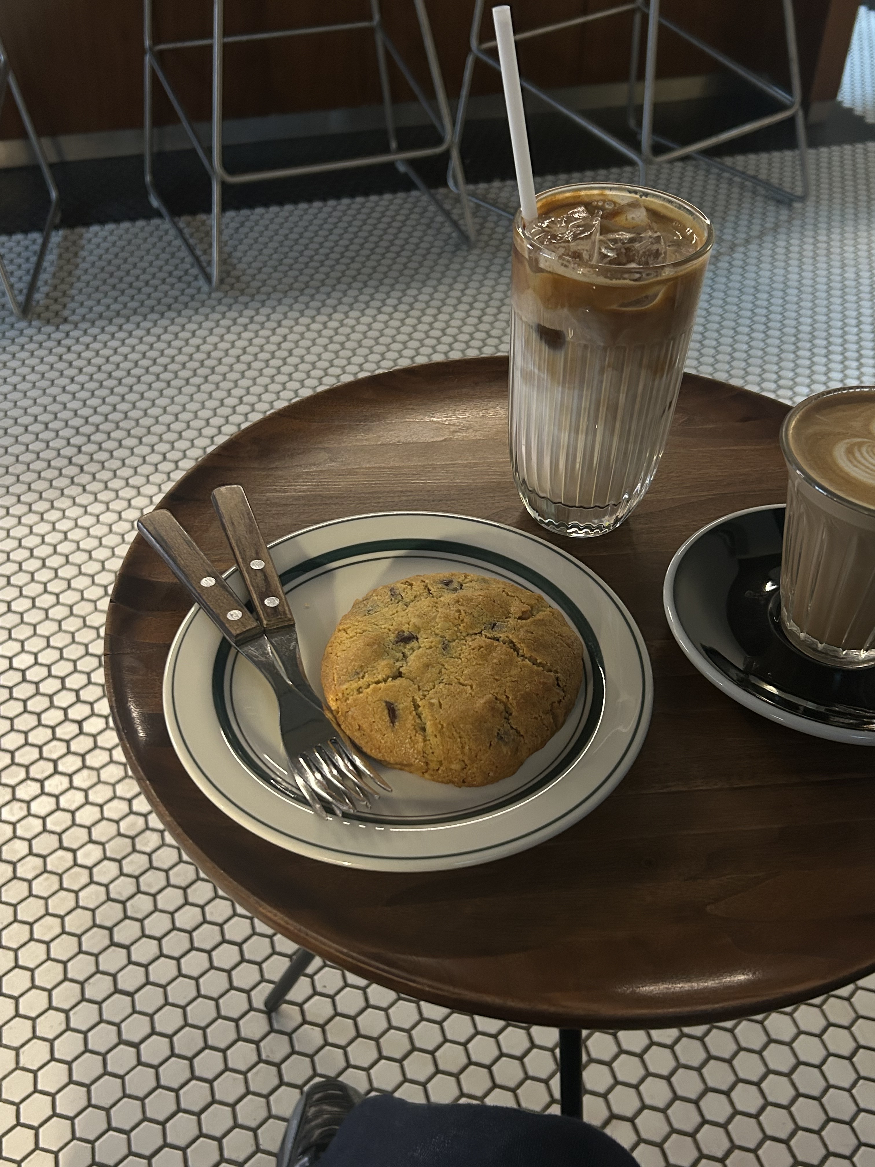 [경리단길 맛집 Cafe TRVR] 직접 가본 로컬 리뷰