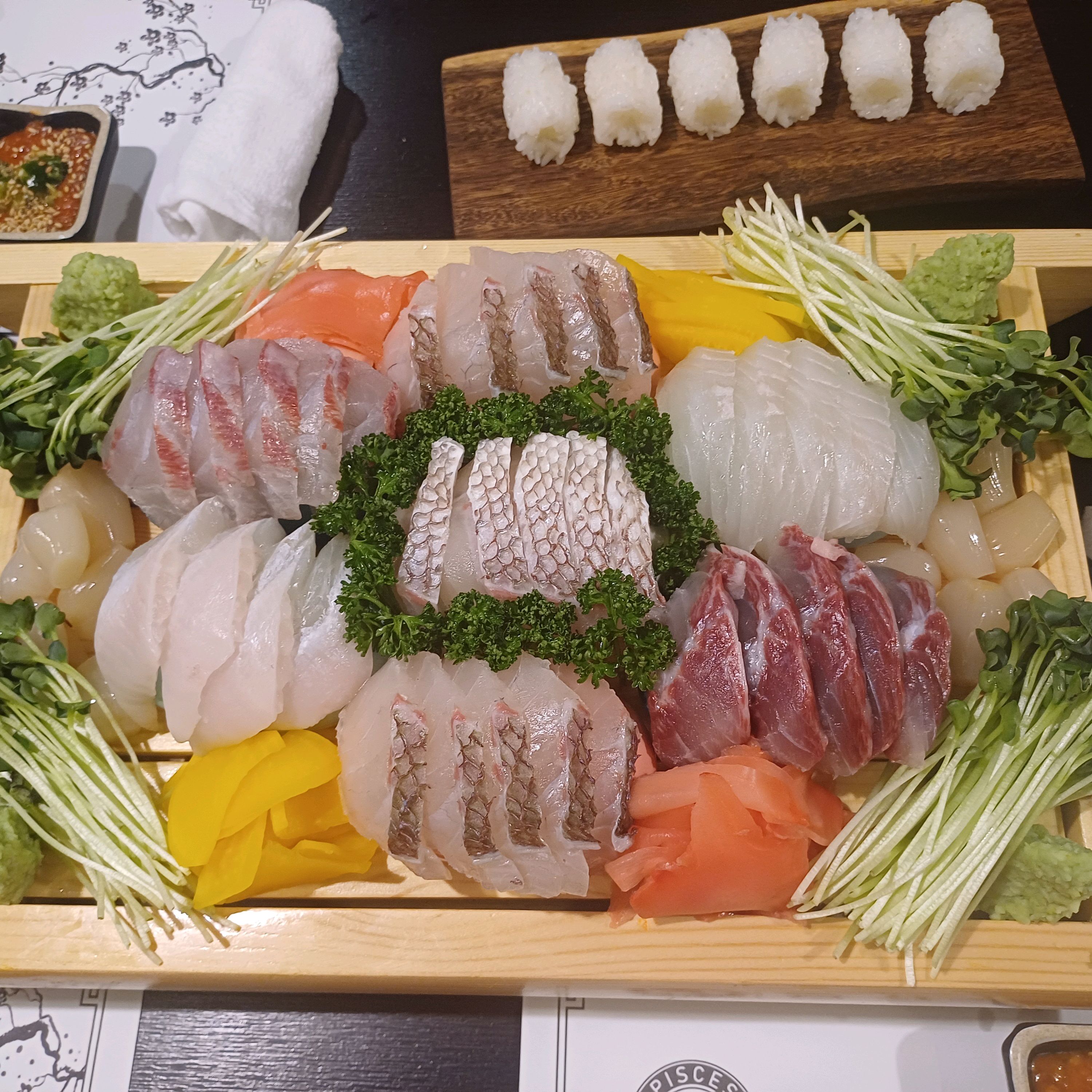 가족 외식을 했는데 먹고있으면 끝없이 추가되서 많이 먹고왔어요~ - 수지 맛집 물고기자리 본점