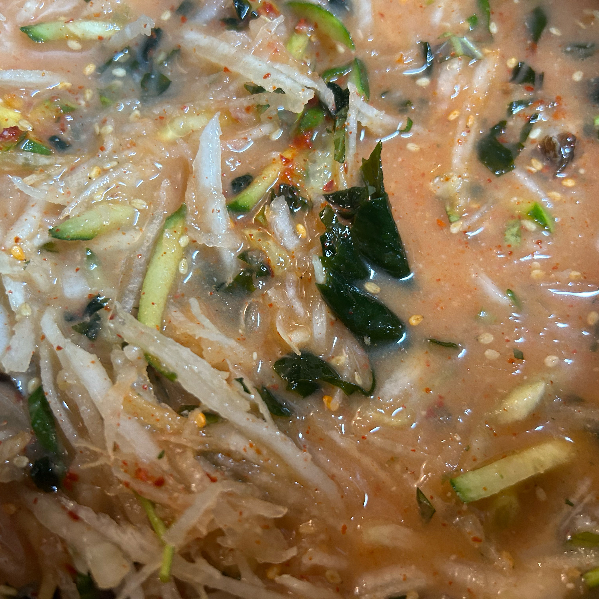 전복+뿔소라 물회 주문해서 먹었습니다. 된장 베이스 육수여서 그런지 더 특뱔하고 맛있네요.