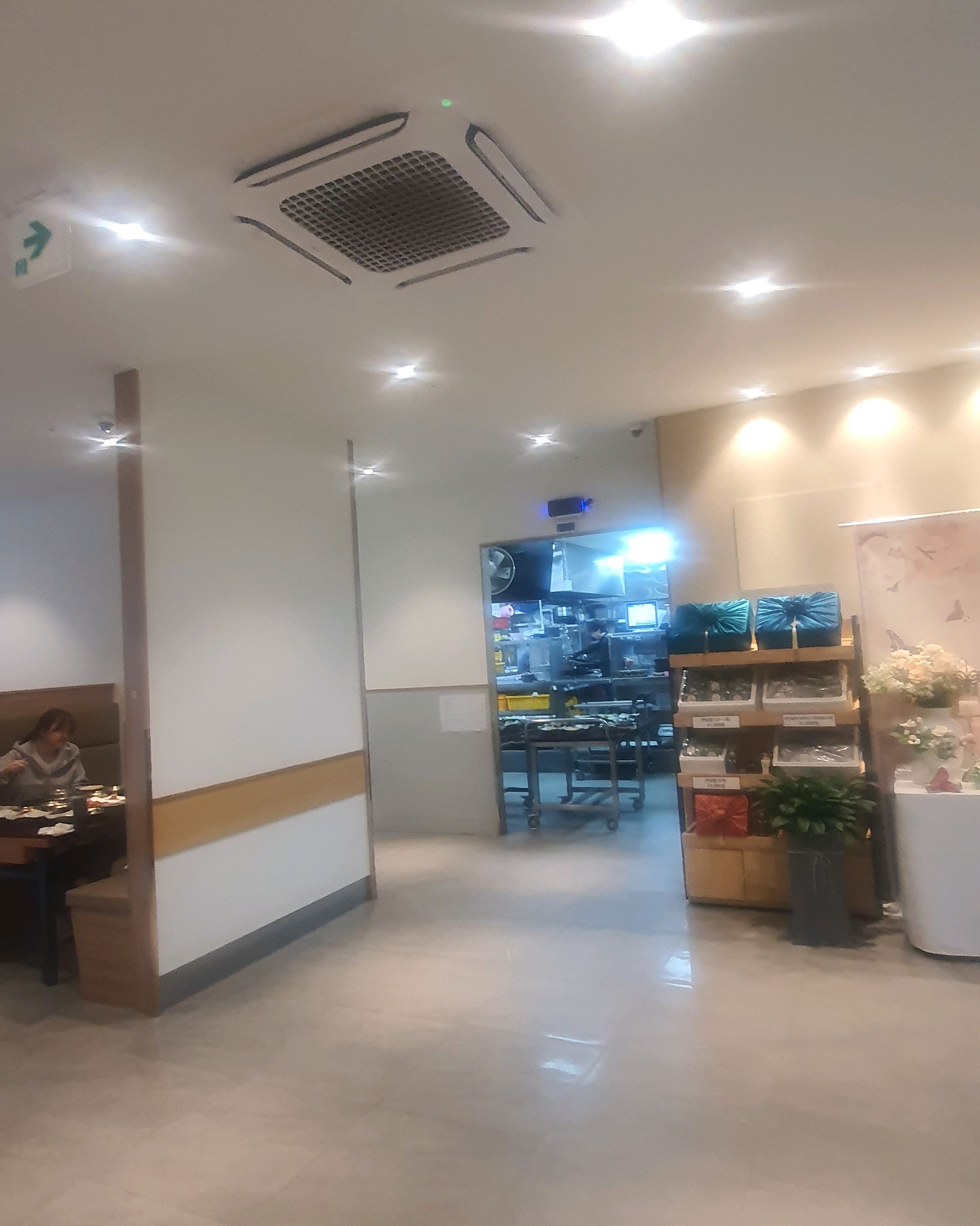3번째 방문으로 갈비찜 거한상 주문했는데 일반 거한상 주문하는 것보다 실망이었어요. 지난