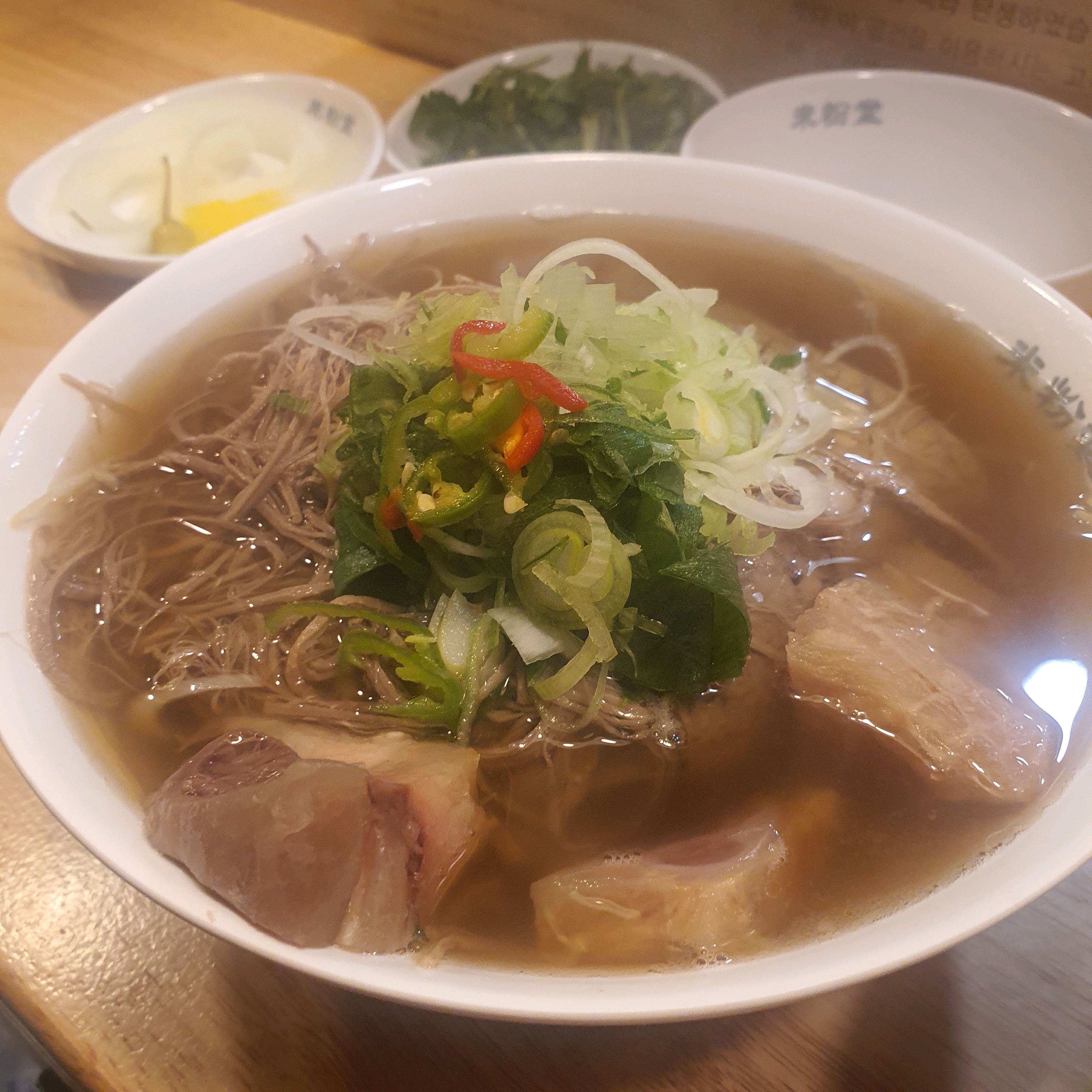 쌀국수 맛집이에용 국물이 깔끔하고 깊어요~ 매장도 청결하게 관리되고 있는듯요 웨이팅은 좀
