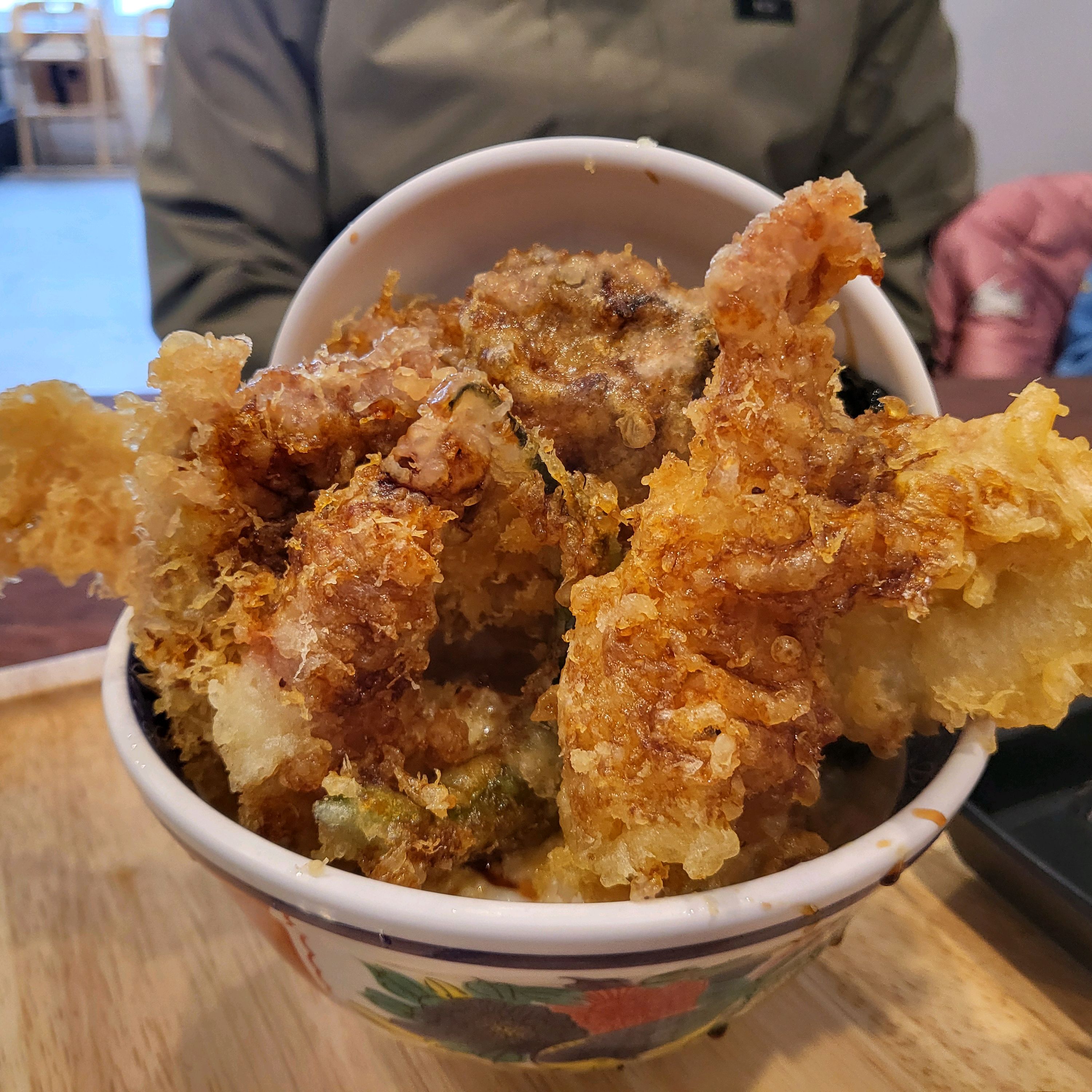 텐동이 맛있는 탑동의 한라미담우동! 튀김 종류도 많고 기름지지않아 바삭했어요. 블랙의 특별