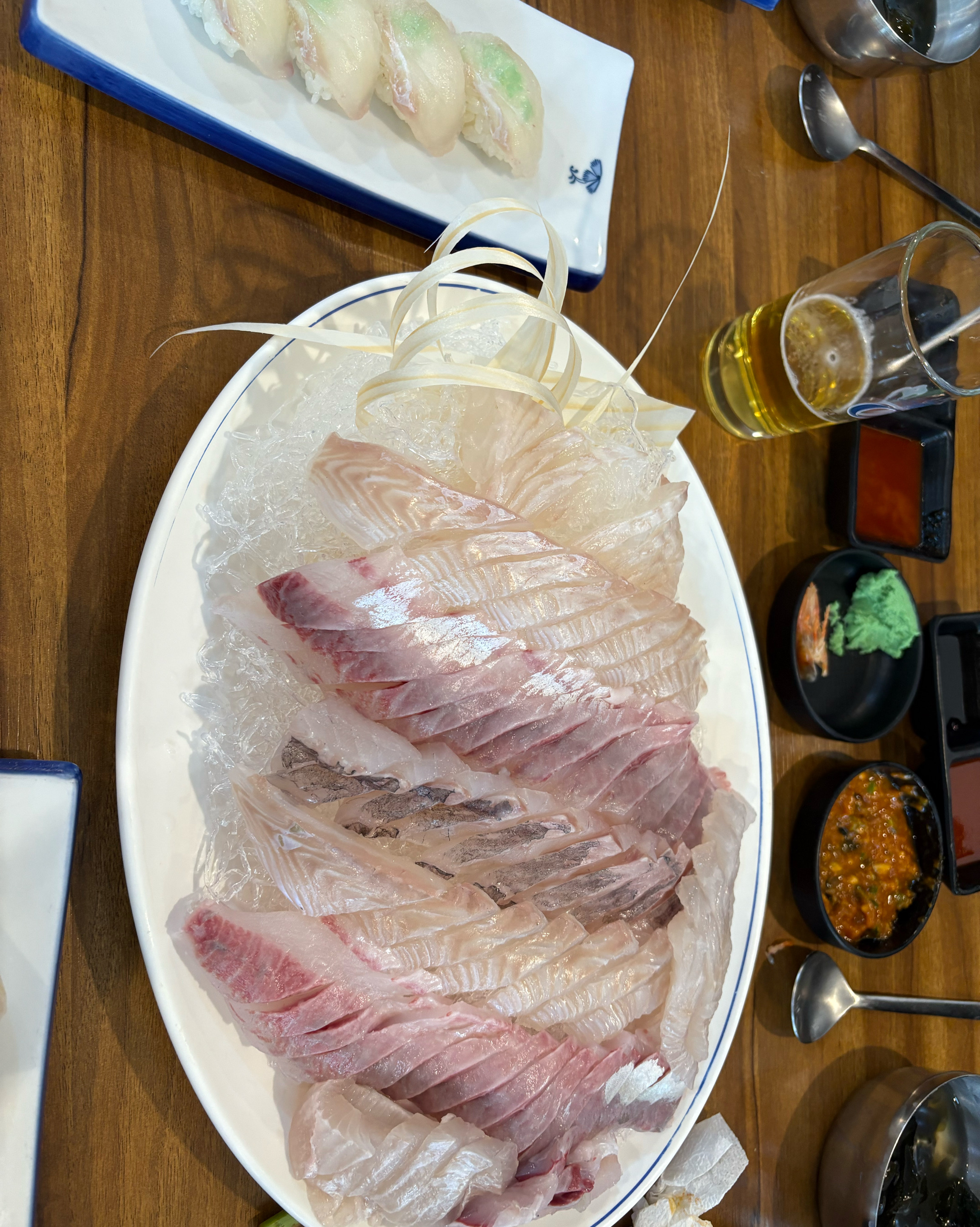 사장님이 엄청 친절하시고 고기도 두껍고 엄청 맛있어요!!! 그리고 스완에서 숙박하시면 서비