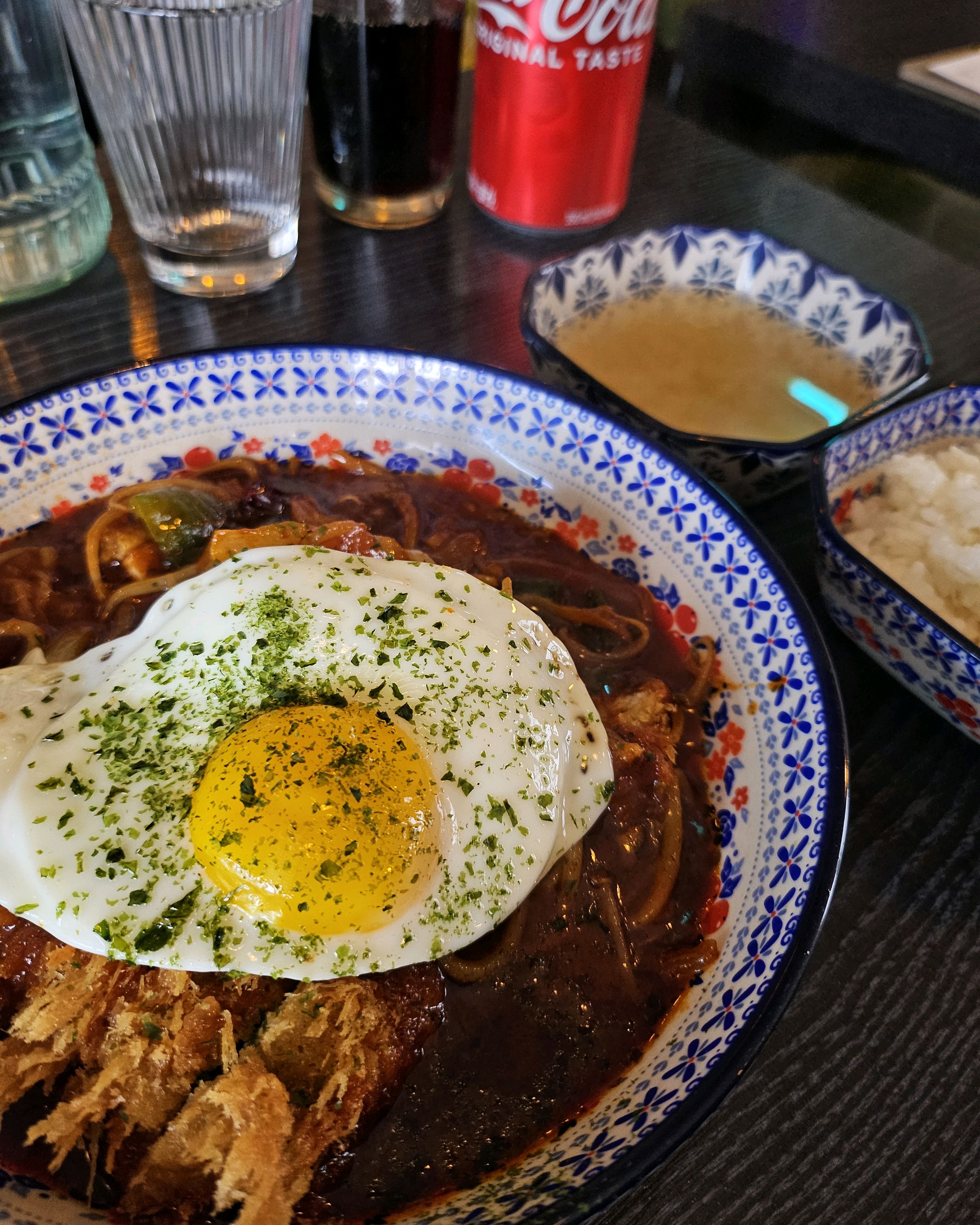 얼마전에 지인들이랑 왔었는데 그때 먹었던 매운돈까스 2단계가 너무 맛있었어서 이번엔 혼자 
