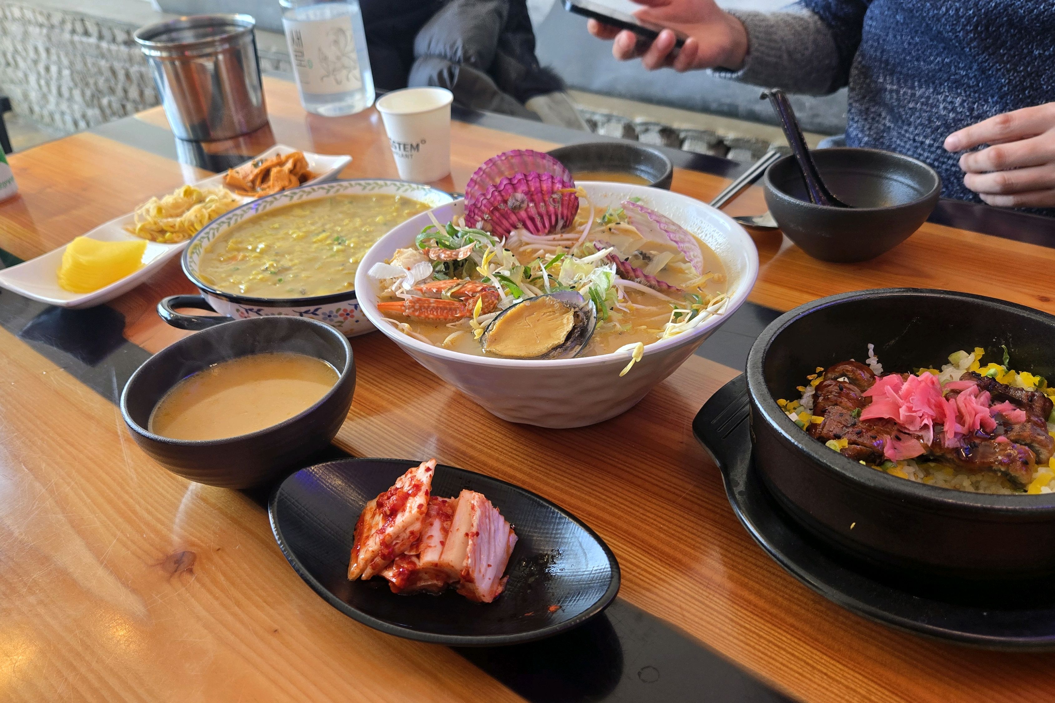 잔잔한 음악과 함께 식사가 맛있어서 너무 좋았습니다 - 경포대 맛집 무지개운 하우스 강릉본점