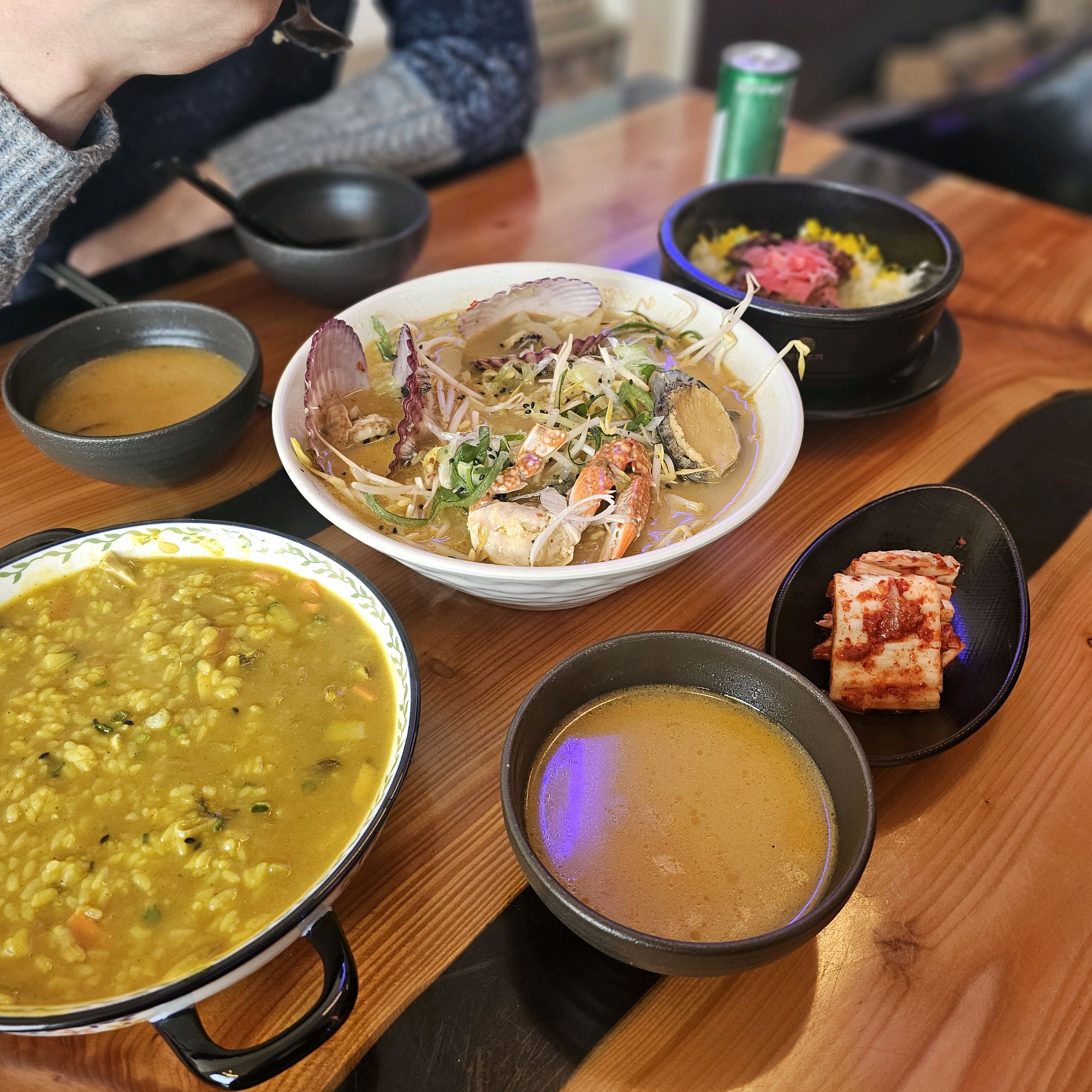 경포대에서 카페를 찾다가 방문했는데 마침 점심메뉴가 있다고해서 먹어봤어요! 바다가 보이는