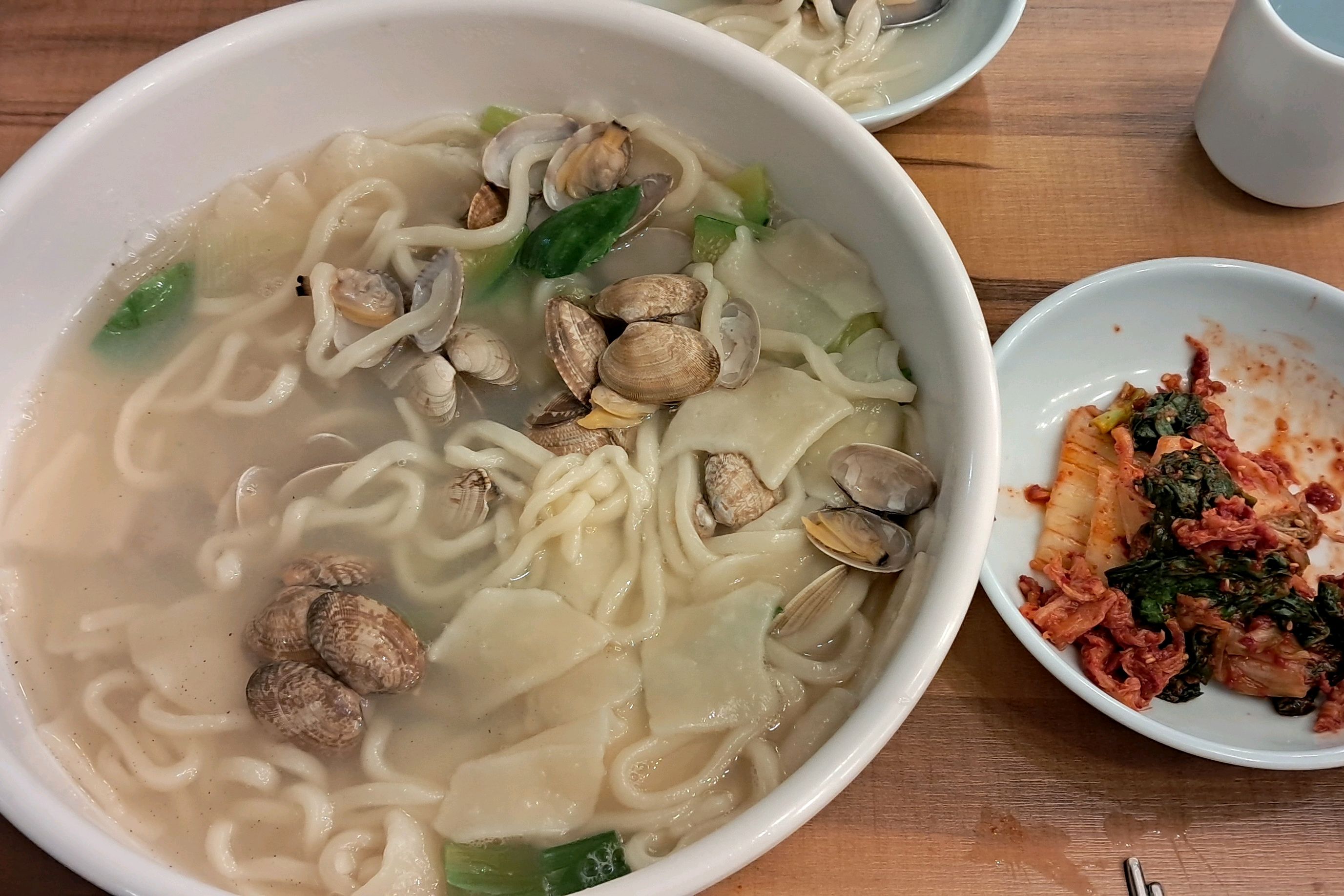 엄마하고 바지락칼제비먹고왔어요. - 천호동 맛집 이가네바지락칼국수