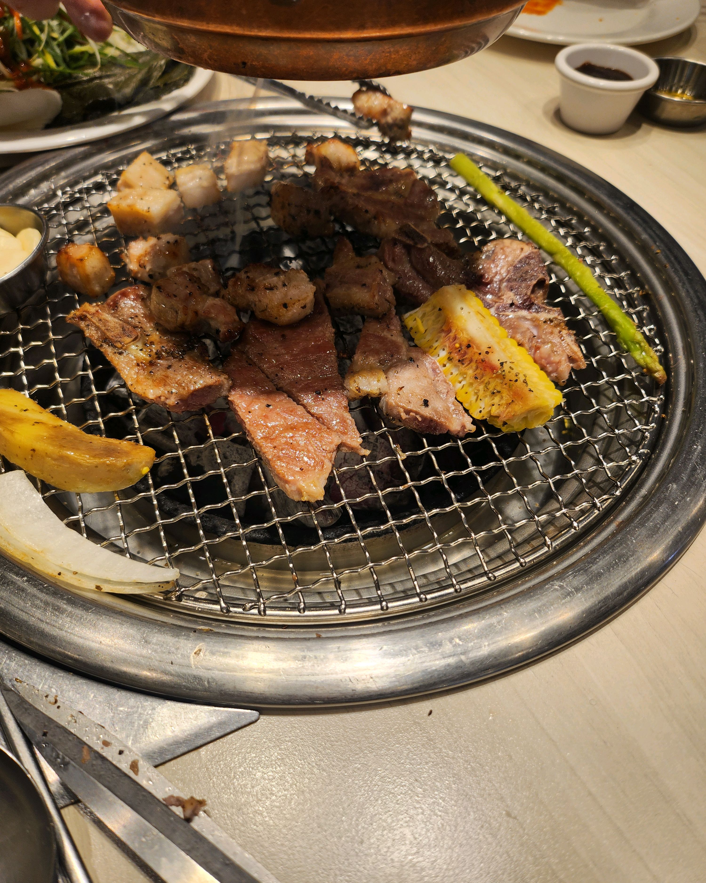 직원분들이 항상 친절하시고 수원통틀어서 제일좋은 매장이에요! - 흥덕 맛집 명륜진사갈비 용인흥덕점