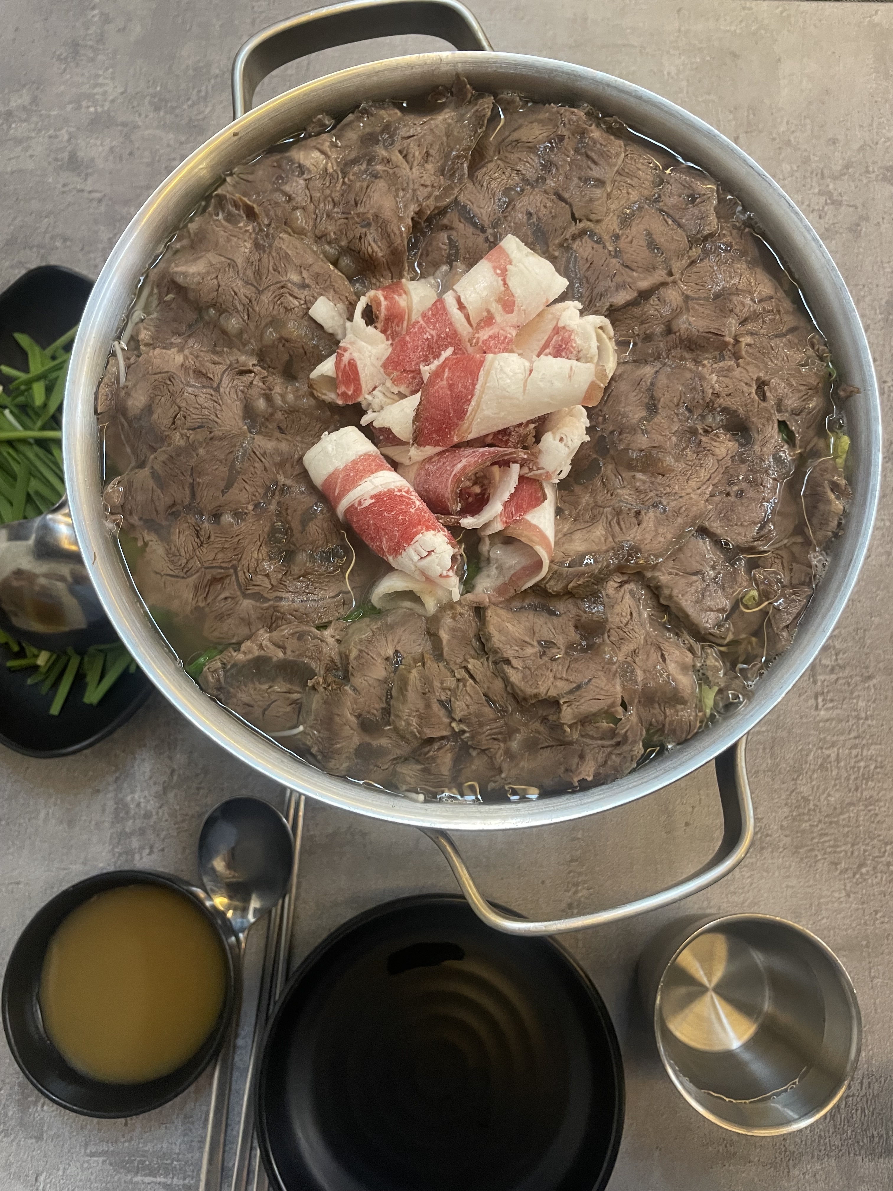 오랜만에 전 직장동료 만나서 좋은 시간 보냈아여 - 천호동 맛집 스지사태&칼국수