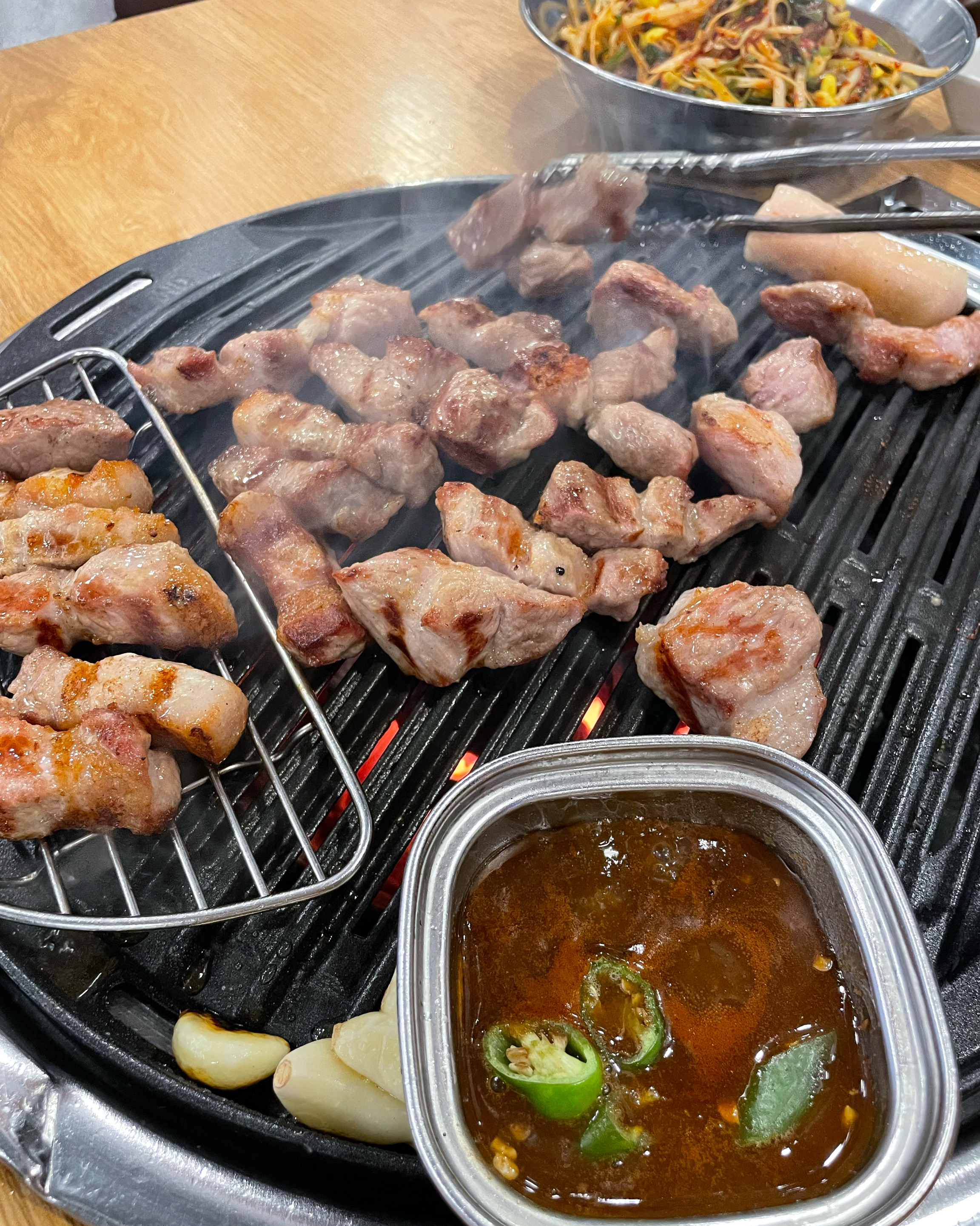 목살 진짜 너무 맛있어서 한입 먹자마자 눈물 줄줄 침 줄줄,,,,😭😭 너무 맛있어요!!!!