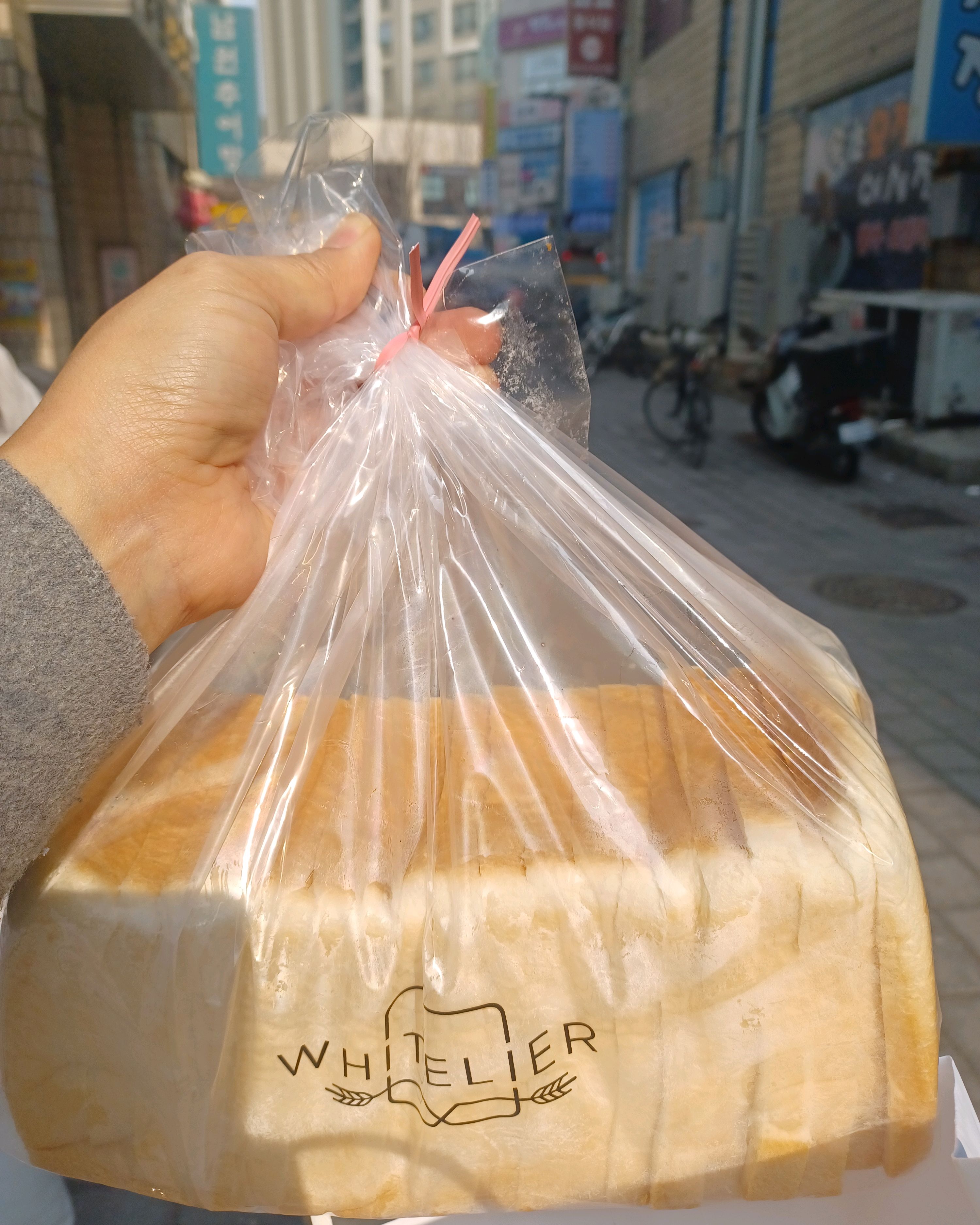 부드럽고 담백한식빵! 러스크도 맛있어요 - 과천 맛집 화이트리에 과천중앙점