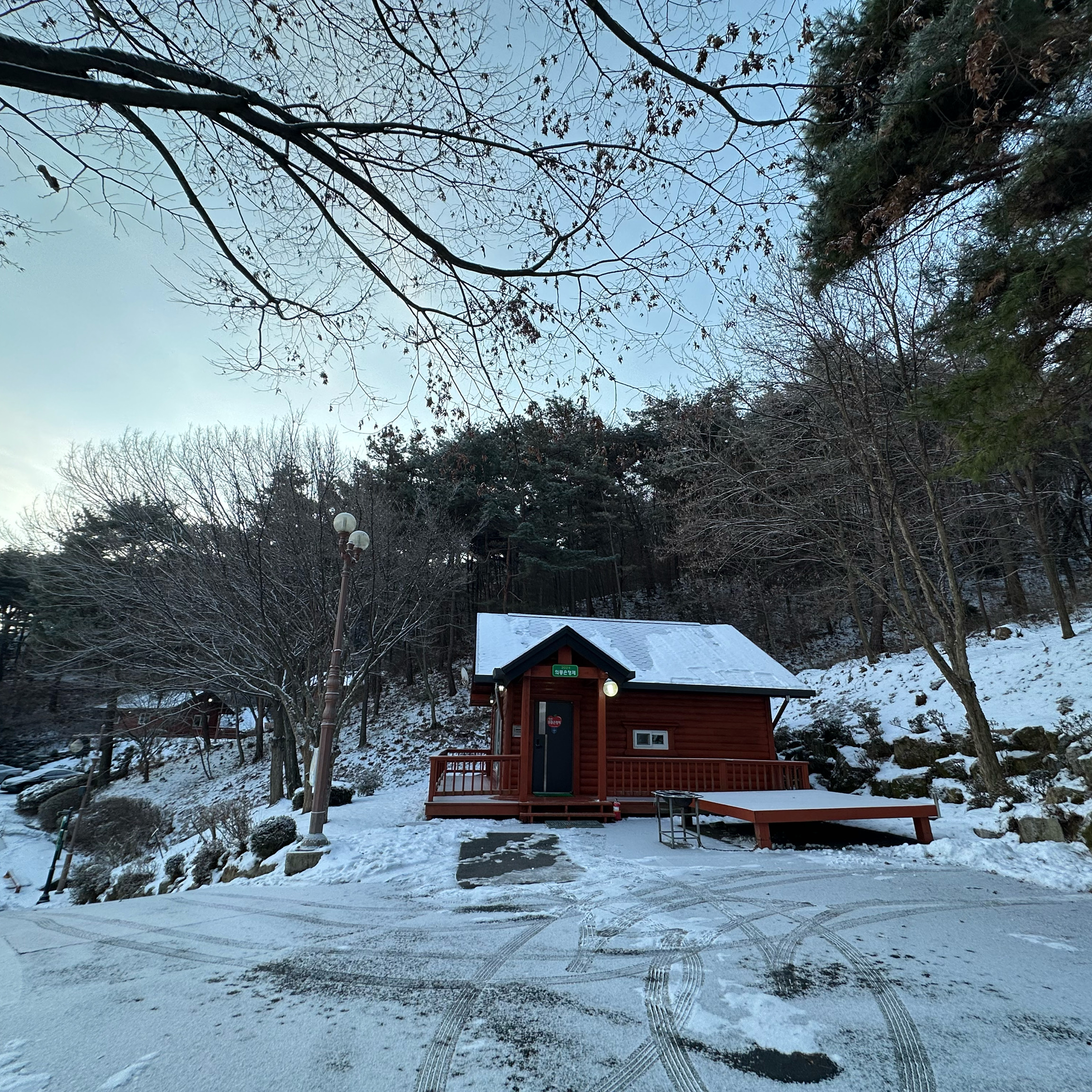 덕산스파에서 아이들과 다섯시간정도 놀았더니 허기져서 맛있게 정말 많이 먹었어요. 아이들도