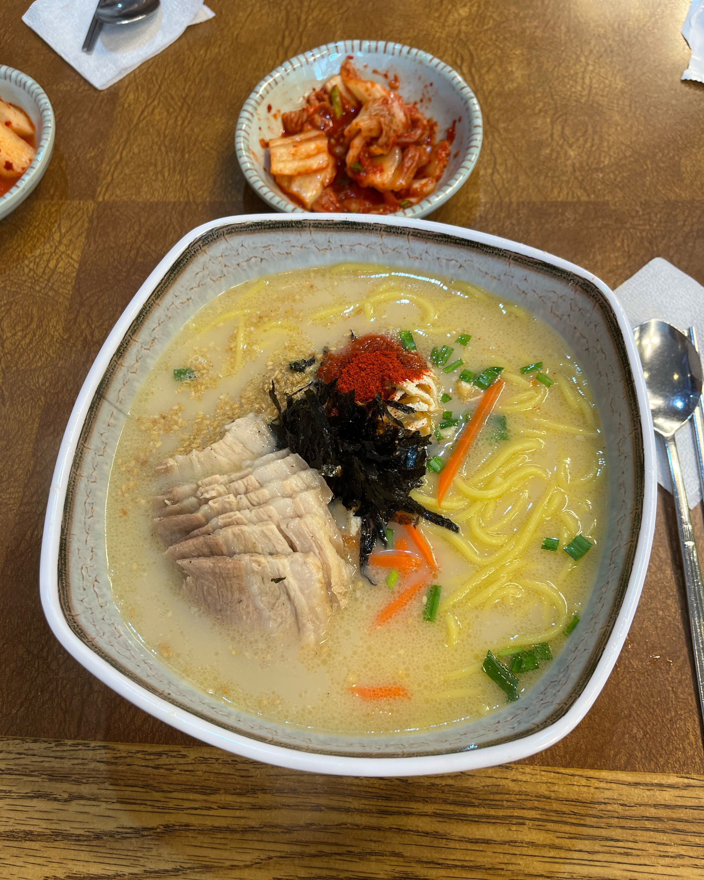 일단 너무 맛있고요 이렇게 사람이 많으면 일하시는 분들도 예민해지거나 불친절한 부분이 있을