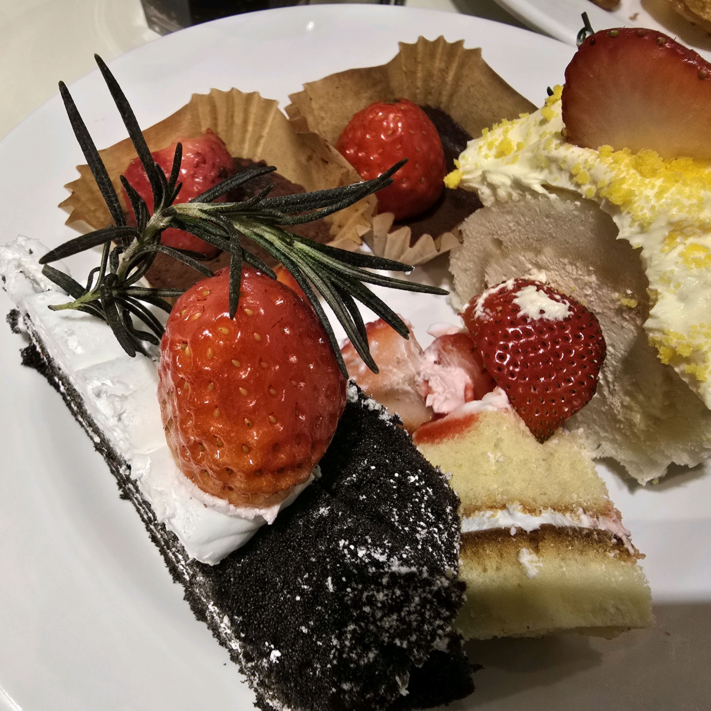 인스타 등 🍓 광고를 보고 가족과 함께 방문 - 안양역 맛집 애슐리퀸즈 엔터식스 안양점